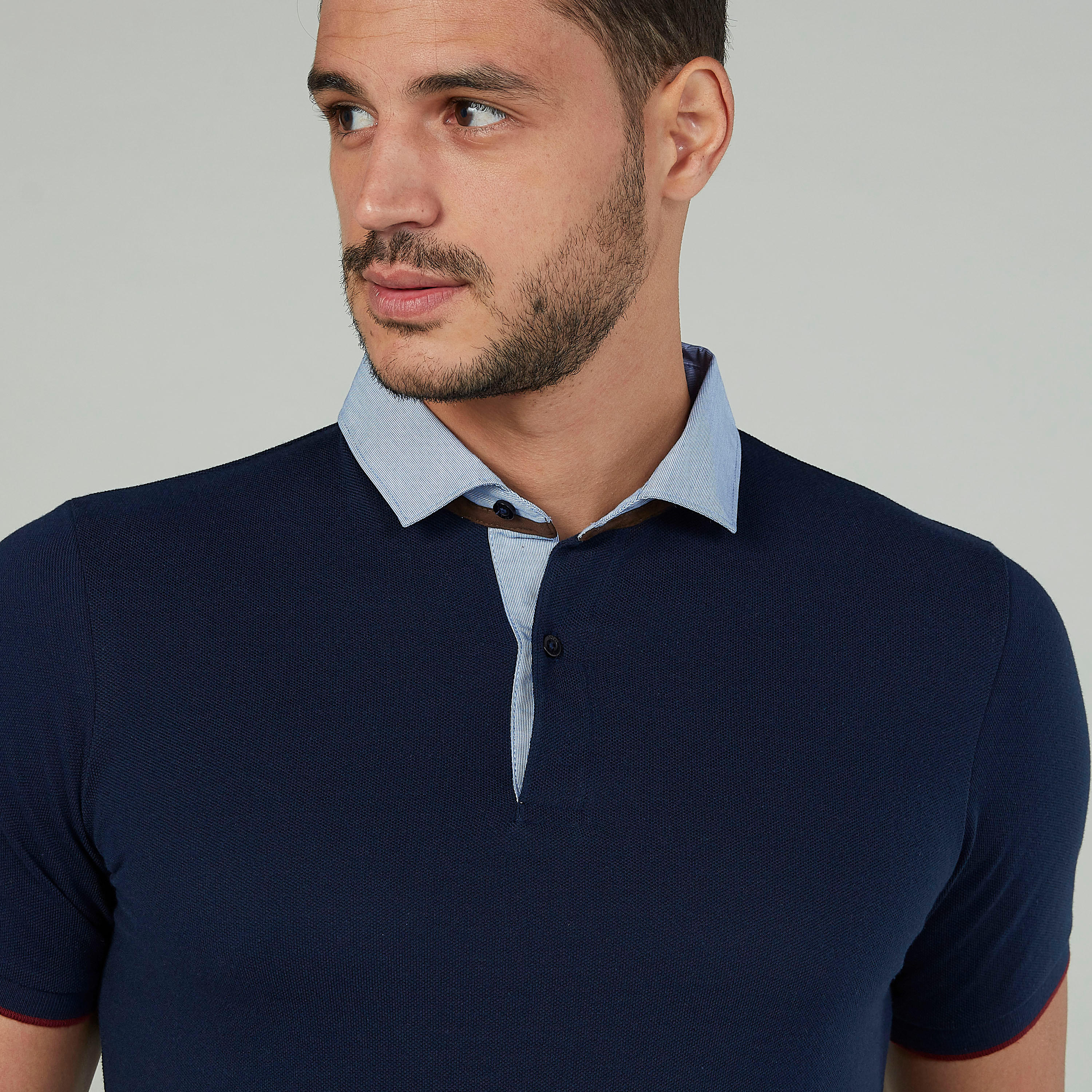 تيشيرت مستدام مقلّم بقصّة سليم وياقة ضيّقة -men-clothing-tshirtsandpolos-polos-image-8