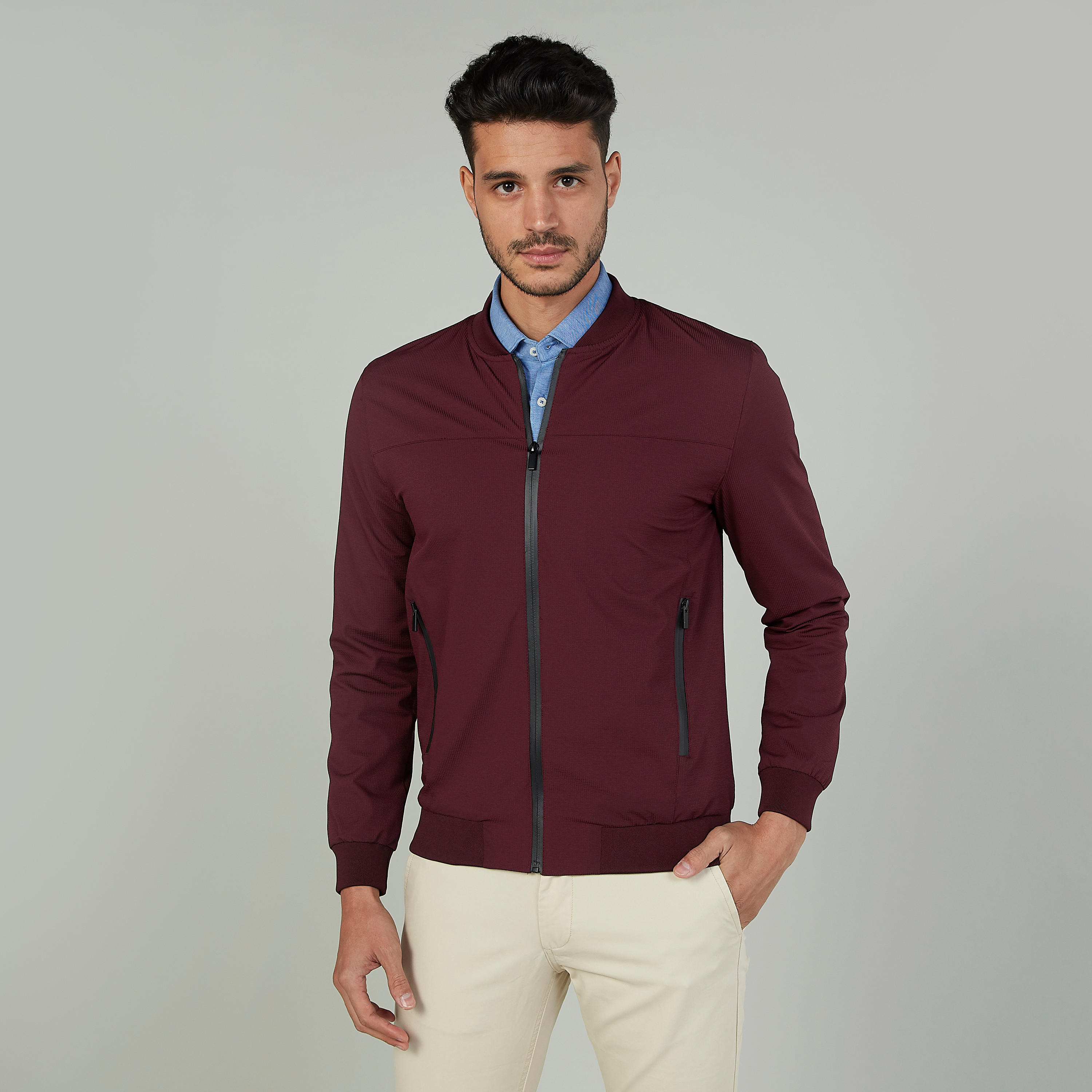جاكيت بومبر سادة بقصّة سليم وأكمام طويلة وجيوب-men-clothing-jacketsandblazers-jackets-image-1