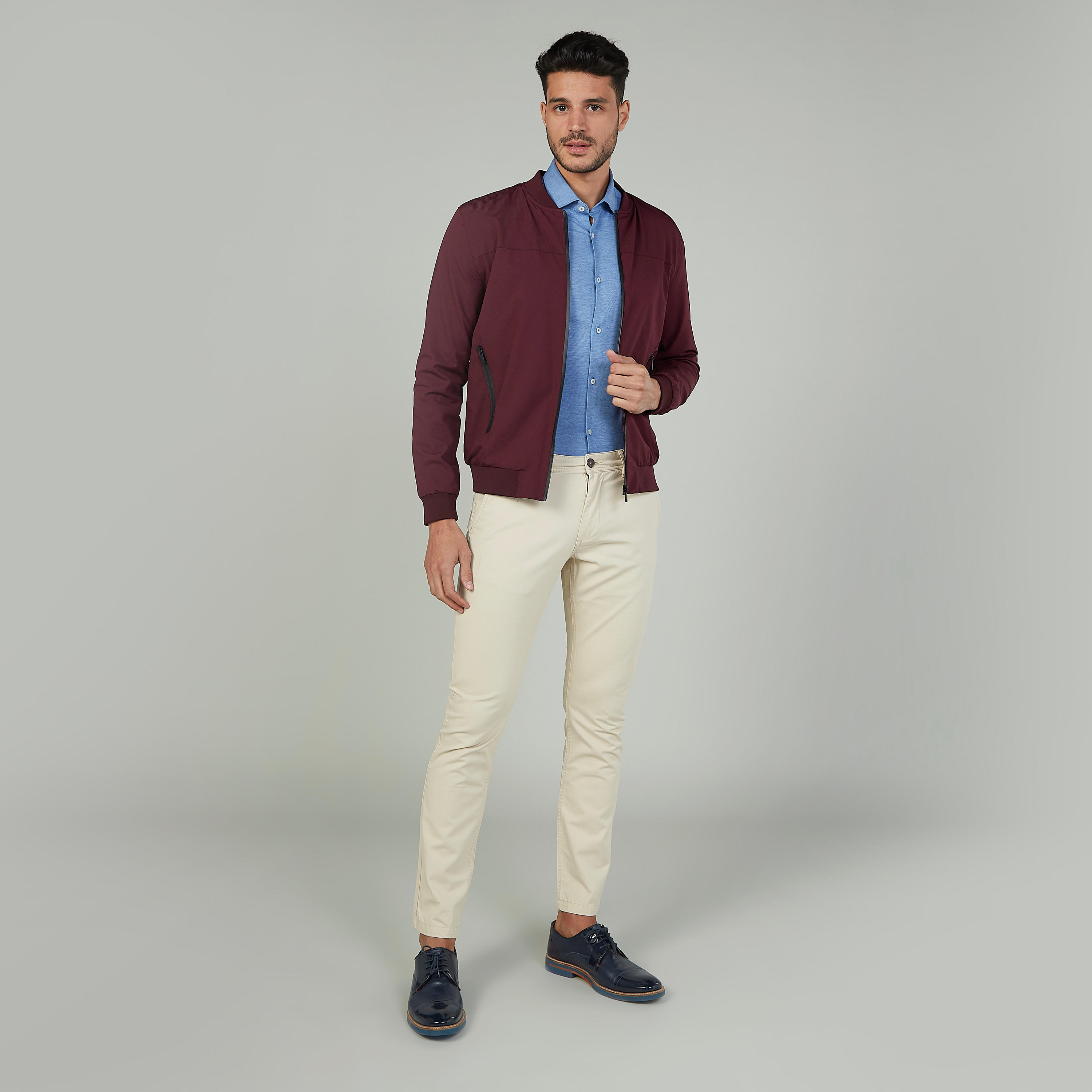 جاكيت بومبر سادة بقصّة سليم وأكمام طويلة وجيوب-men-clothing-jacketsandblazers-jackets-image-2