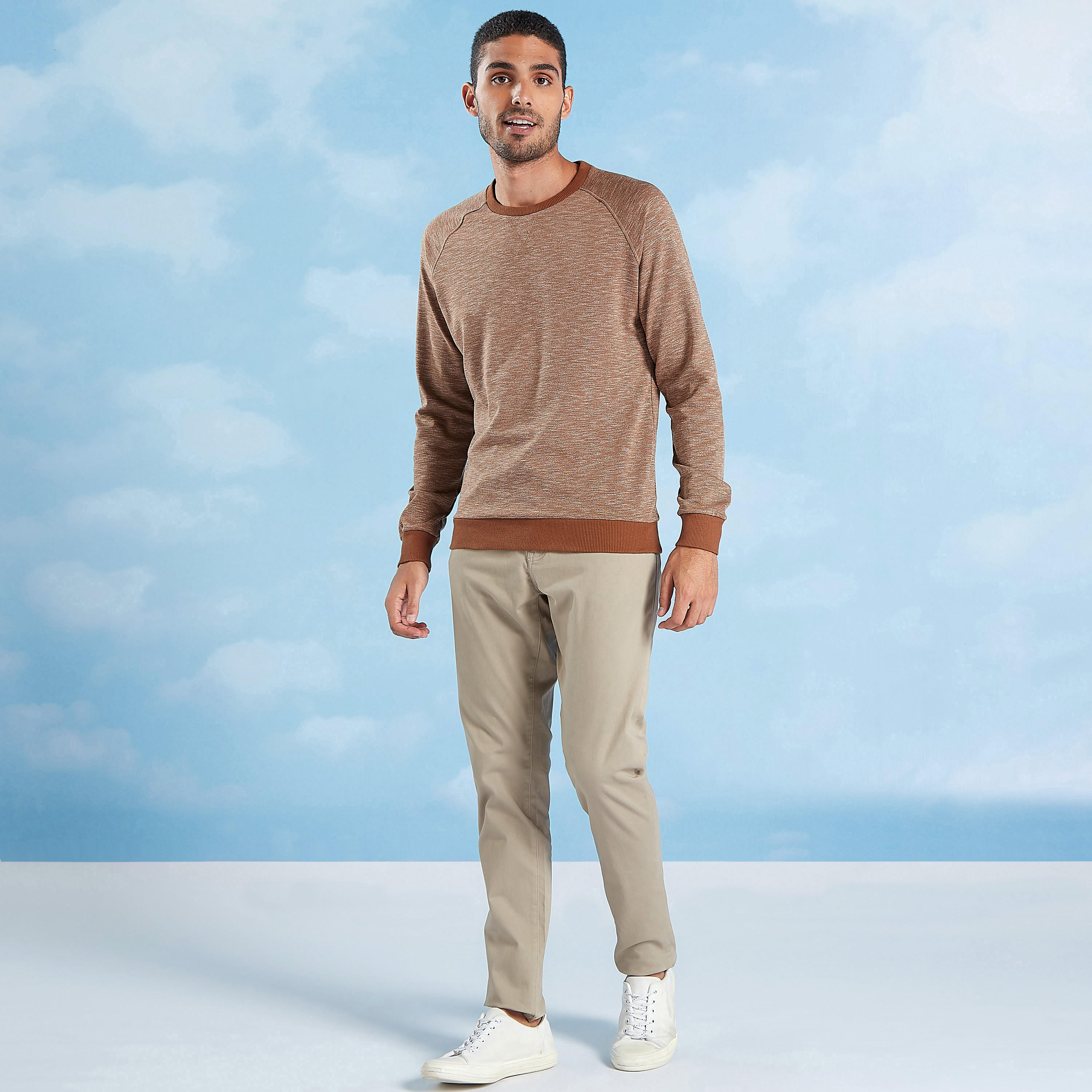 كنزة سليم بارزة الملمس بياقة ضيّقة وأكمام مغايرة-men-winterwear-hoodiesandsweatshirts-image-2
