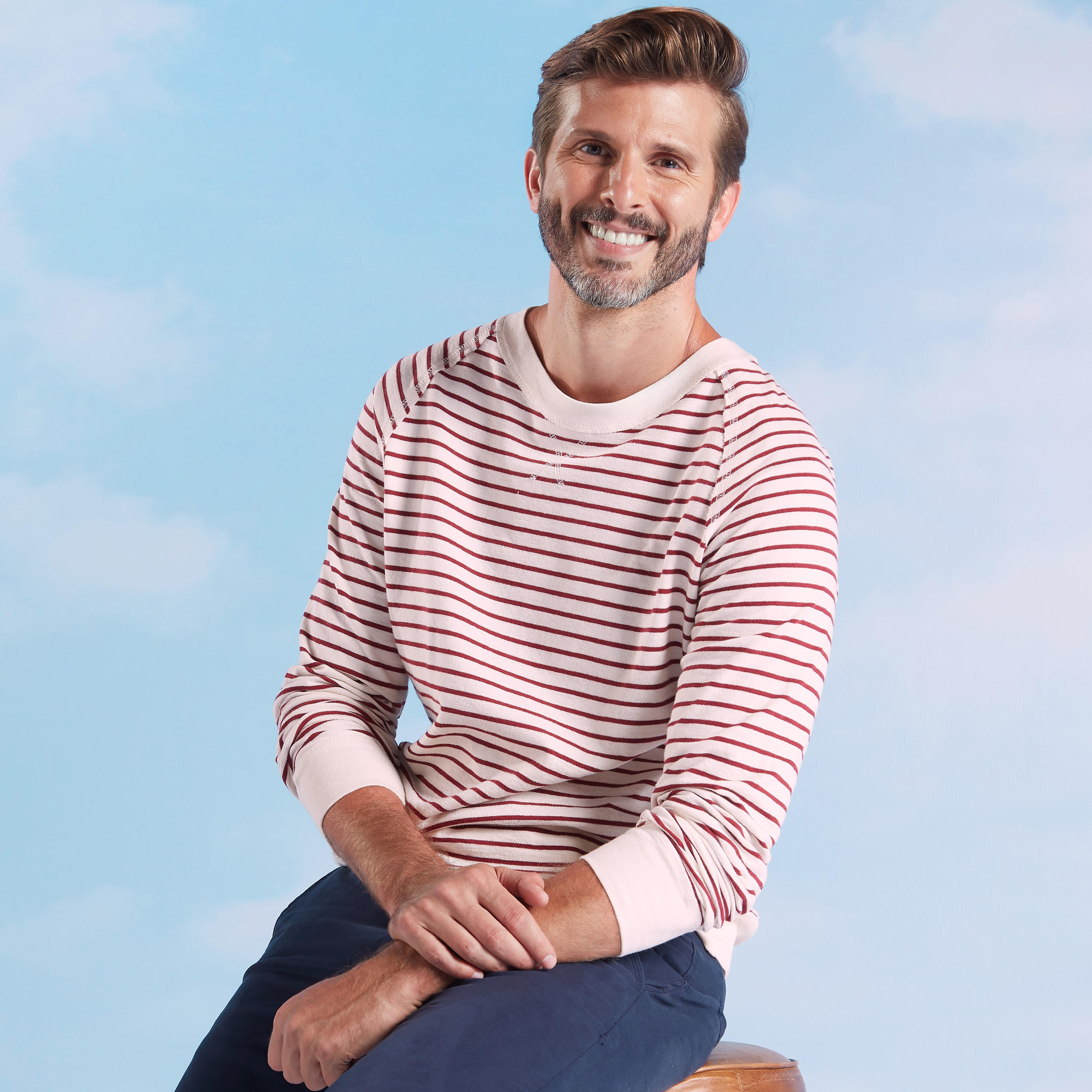 كنزة سليم مخطّطة بياقة مستديرة وأكمام مغايرة-men-clothing-sweatersandpullovers-image-1