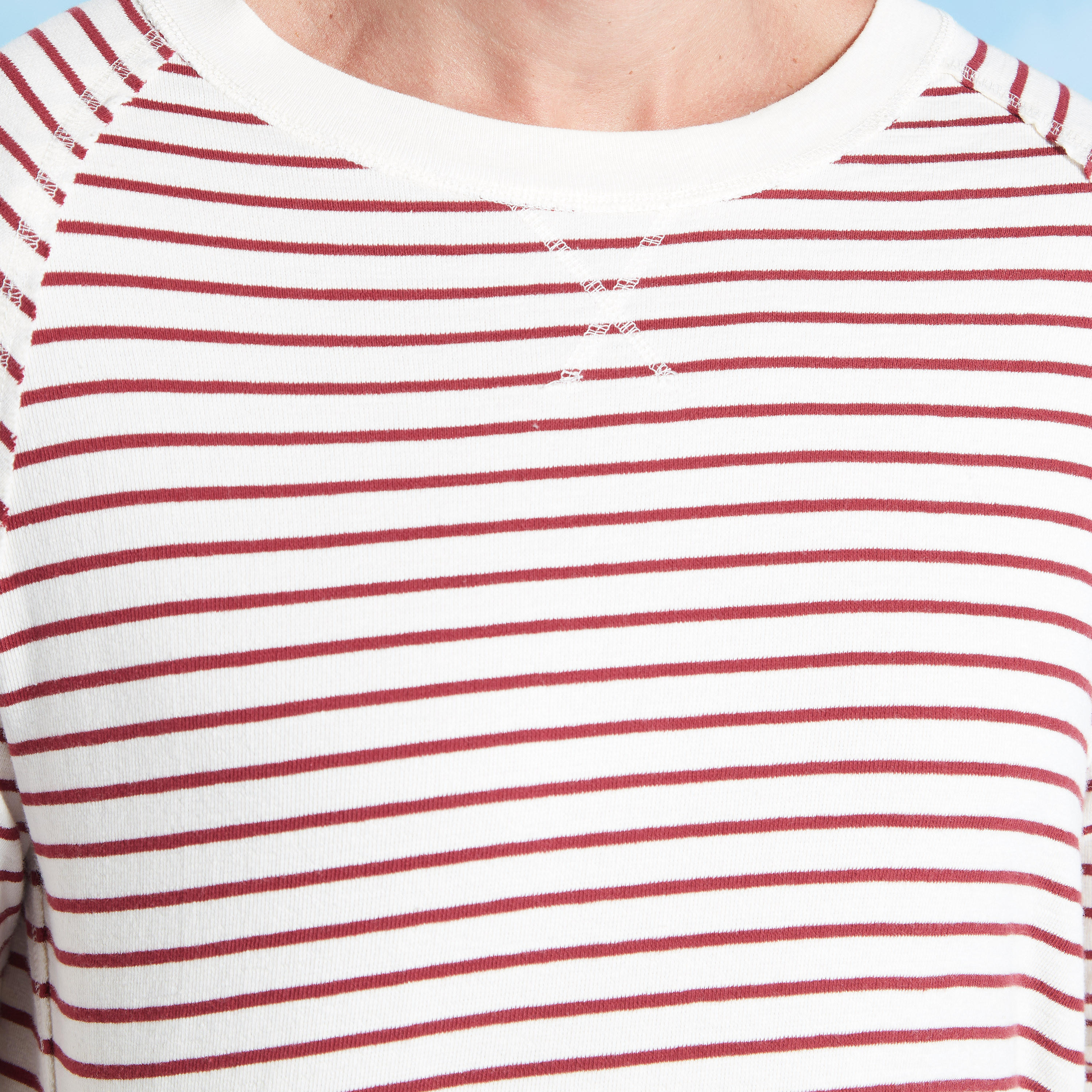 كنزة سليم مخطّطة بياقة مستديرة وأكمام مغايرة-men-clothing-sweatersandpullovers-image-4