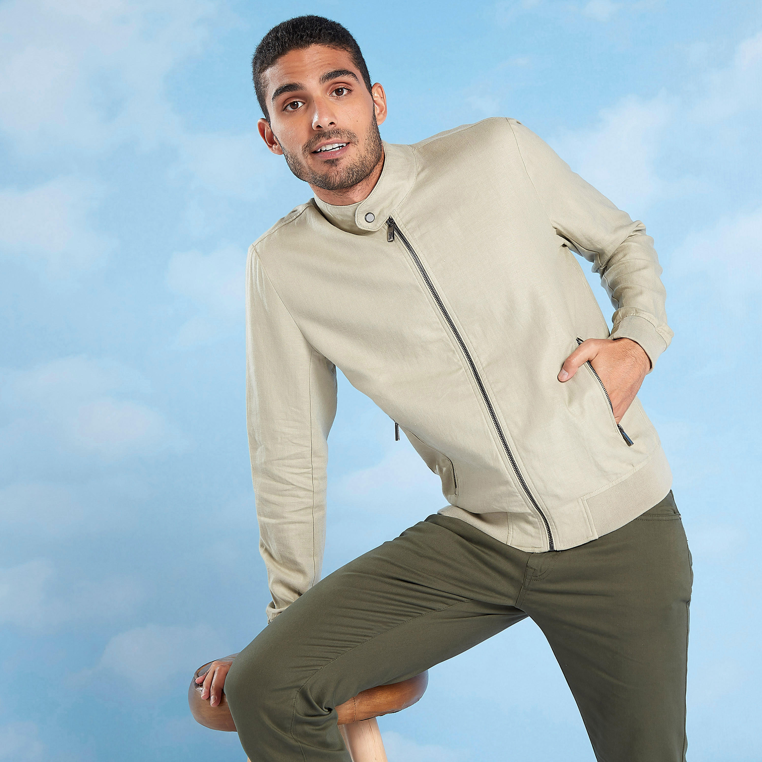 جاكيت كتّان سليم فيت بأكمام طويلة وجيوب بسحّاب-men-clothing-jacketsandblazers-jackets-image-1