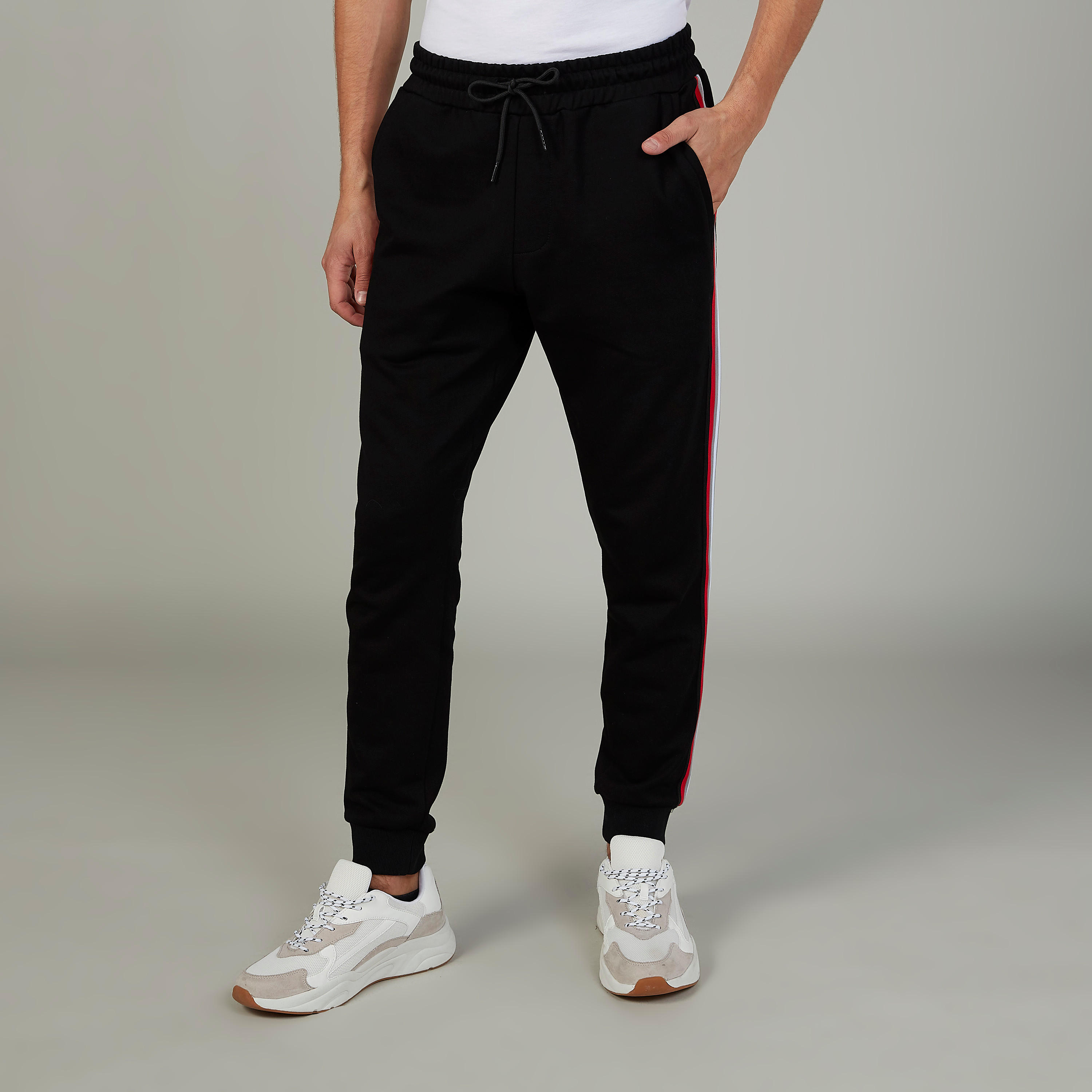 بنطلون رياضي طويل مخطط بقصّة سليم وجيوب-men-clothing-bottoms-joggers-image-1