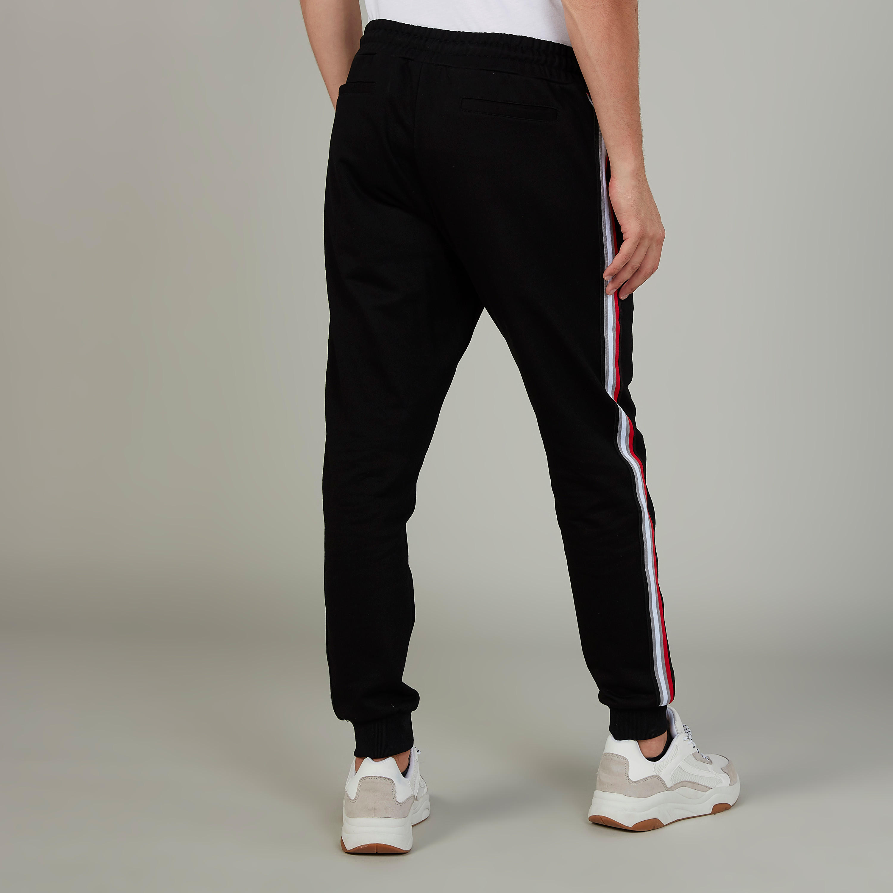 بنطلون رياضي طويل مخطط بقصّة سليم وجيوب-men-clothing-bottoms-joggers-image-4