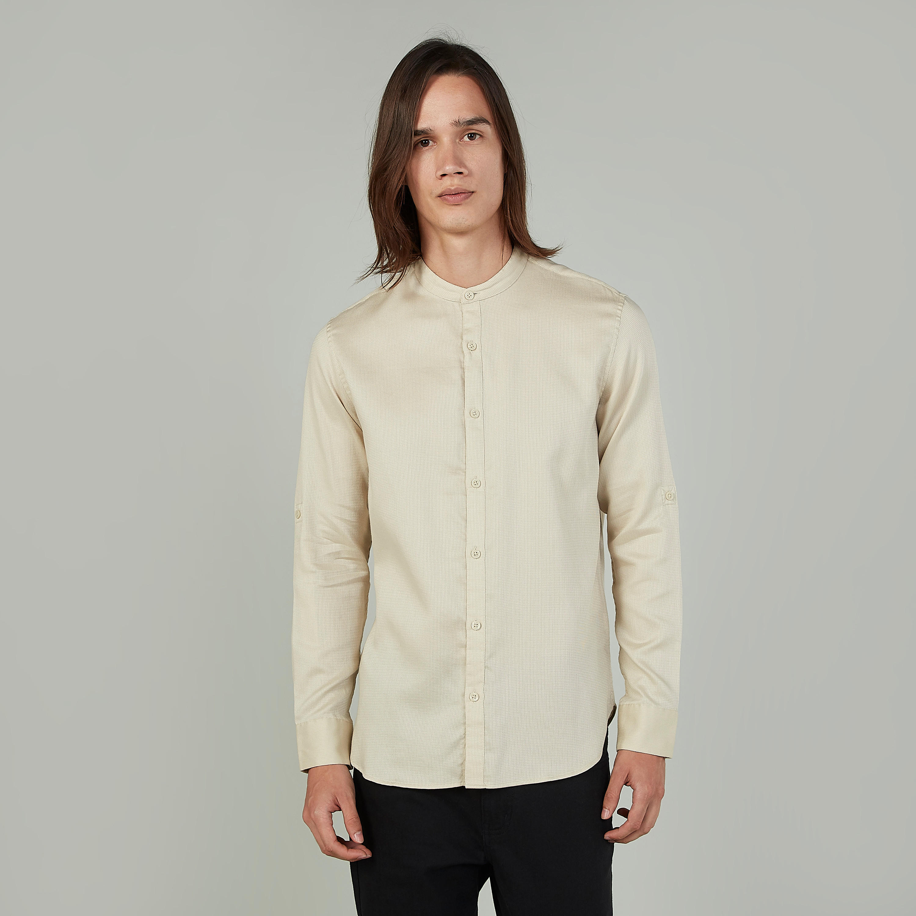 قميص بارز الملمس بياقة ماندارين وأكمام طويلة-men-clothing-shirts-image-1