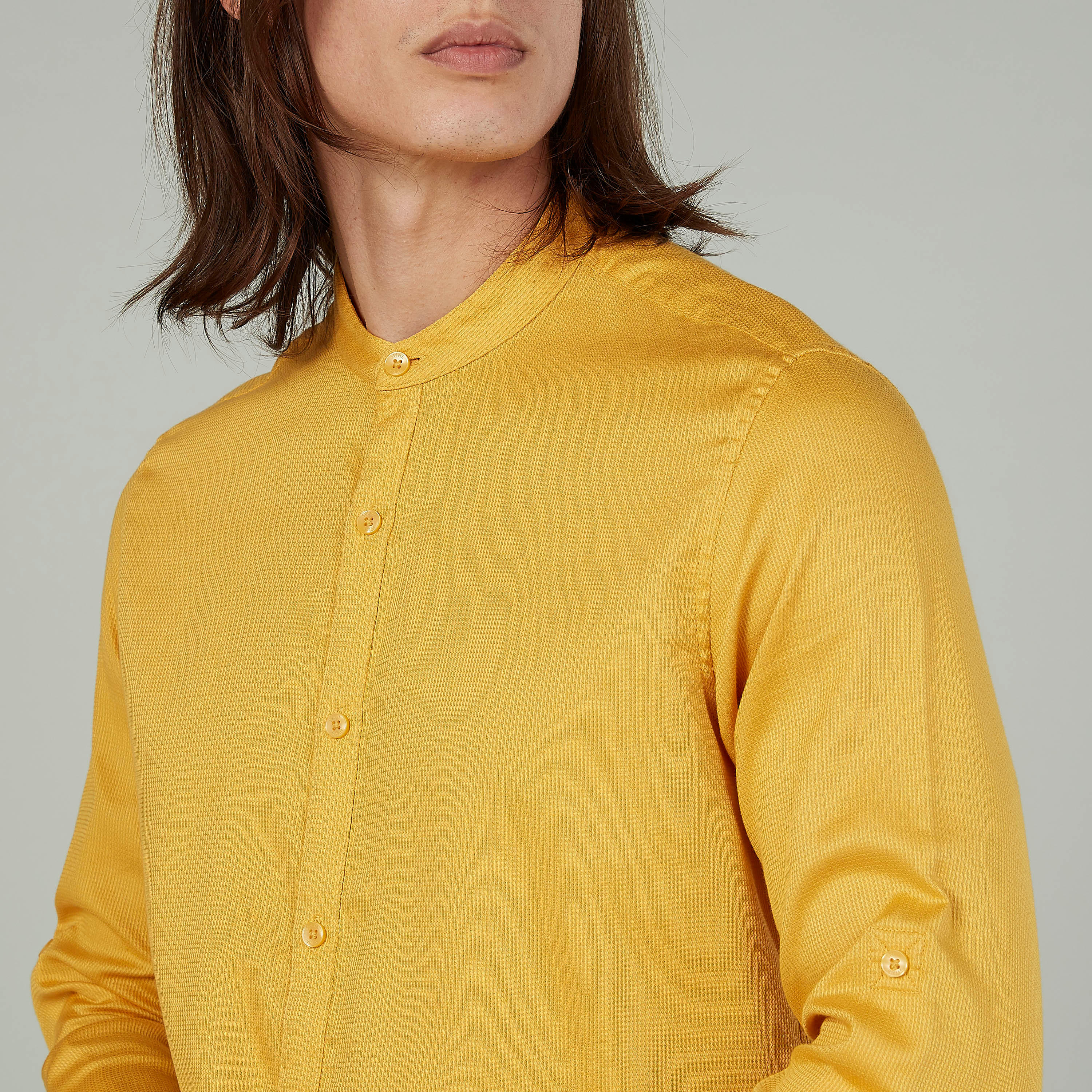 قميص بارز الملمس بياقة ماندارين وأكمام طويلة-men-clothing-shirts-image-3