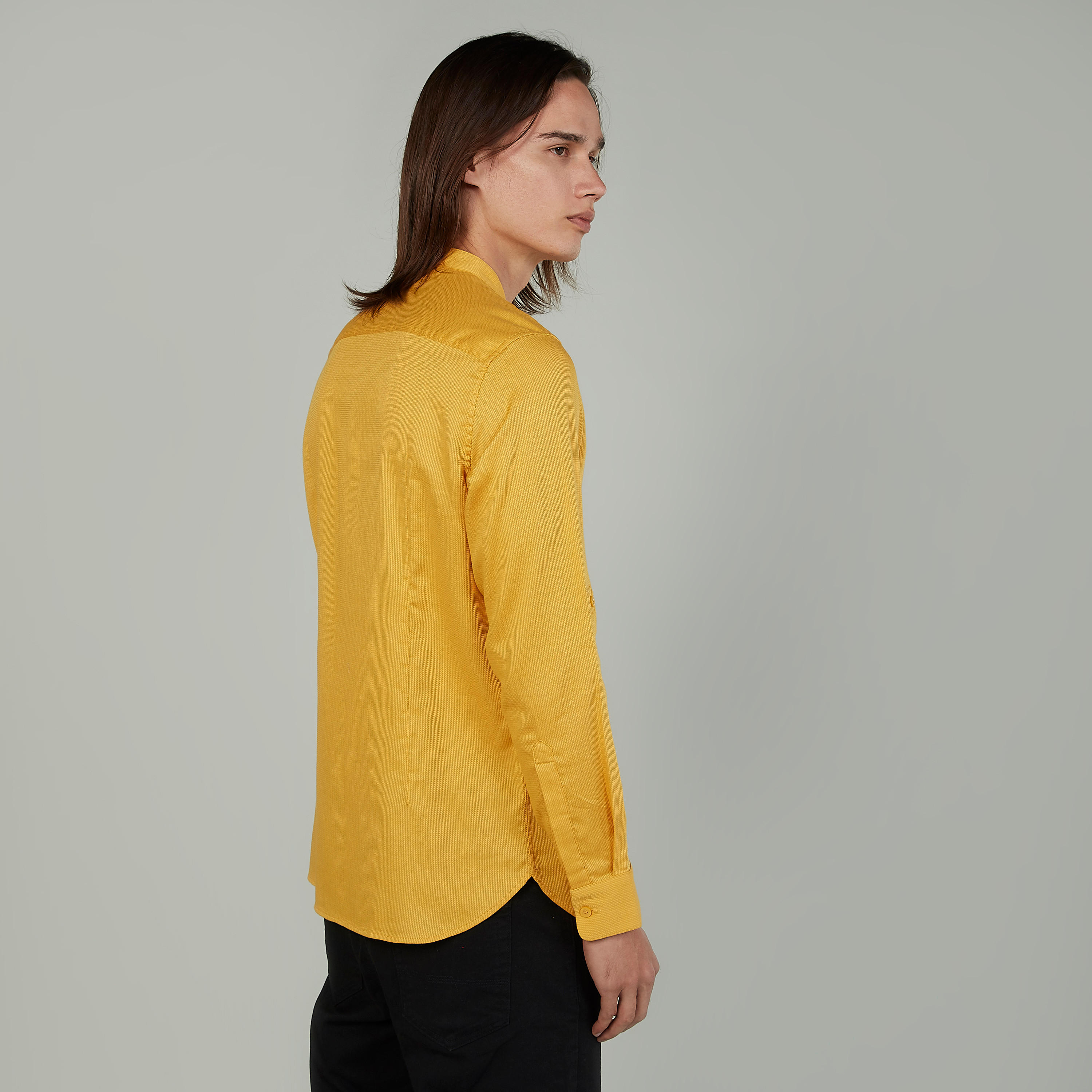 قميص بارز الملمس بياقة ماندارين وأكمام طويلة-men-clothing-shirts-image-4