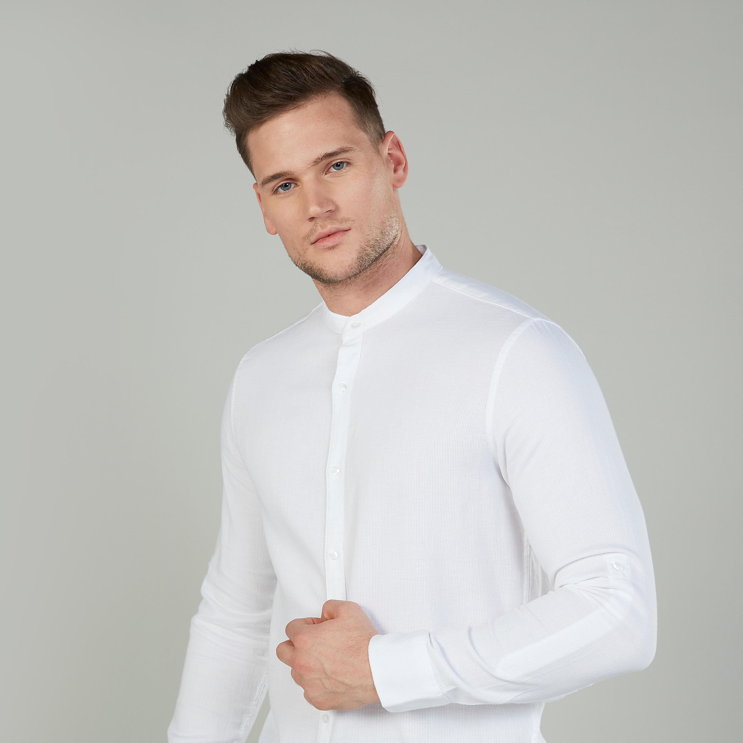 قميص سادة بياقة ماندارين وأكمام طويلة-men-clothing-shirts-image-3