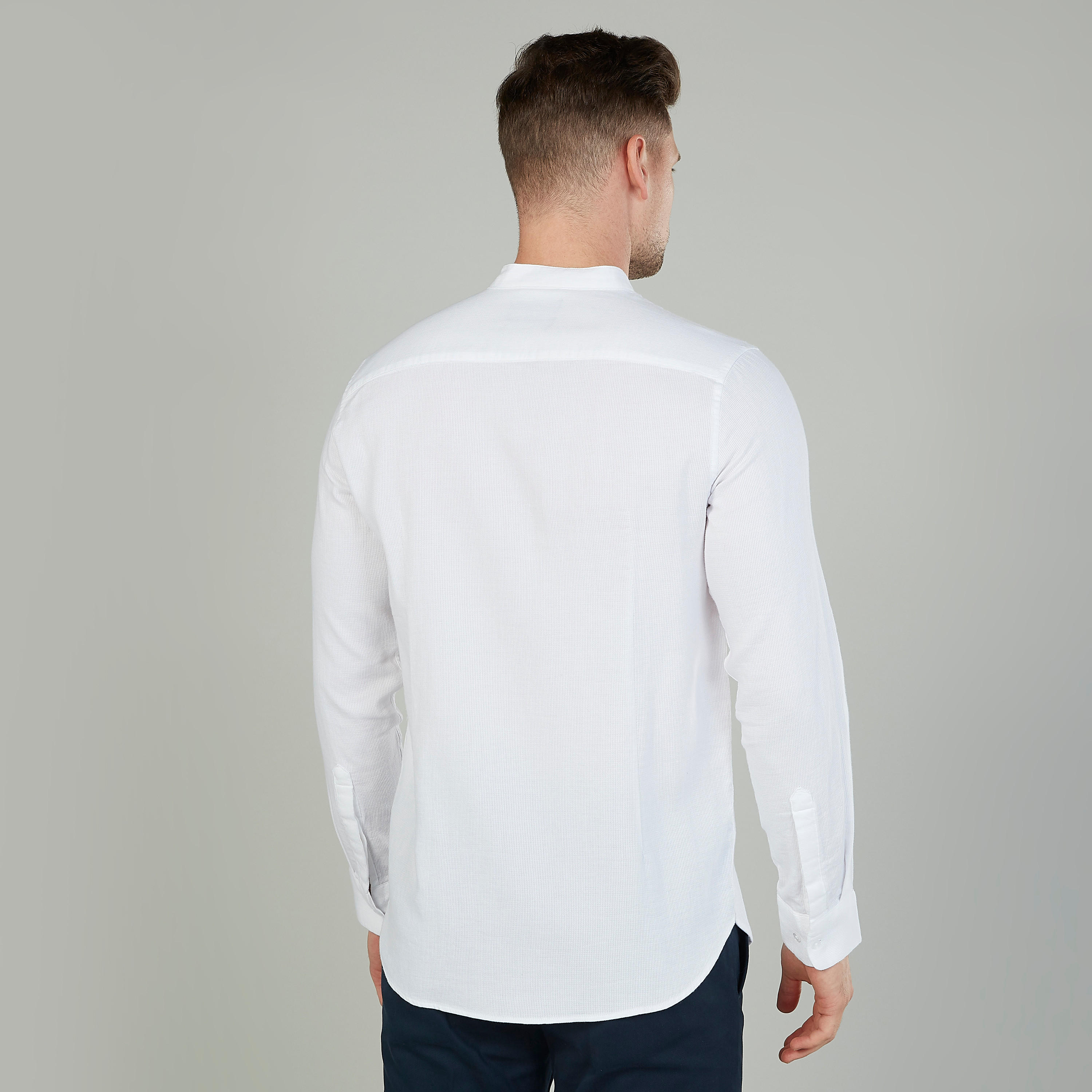 قميص سادة بياقة ماندارين وأكمام طويلة-men-clothing-shirts-image-4