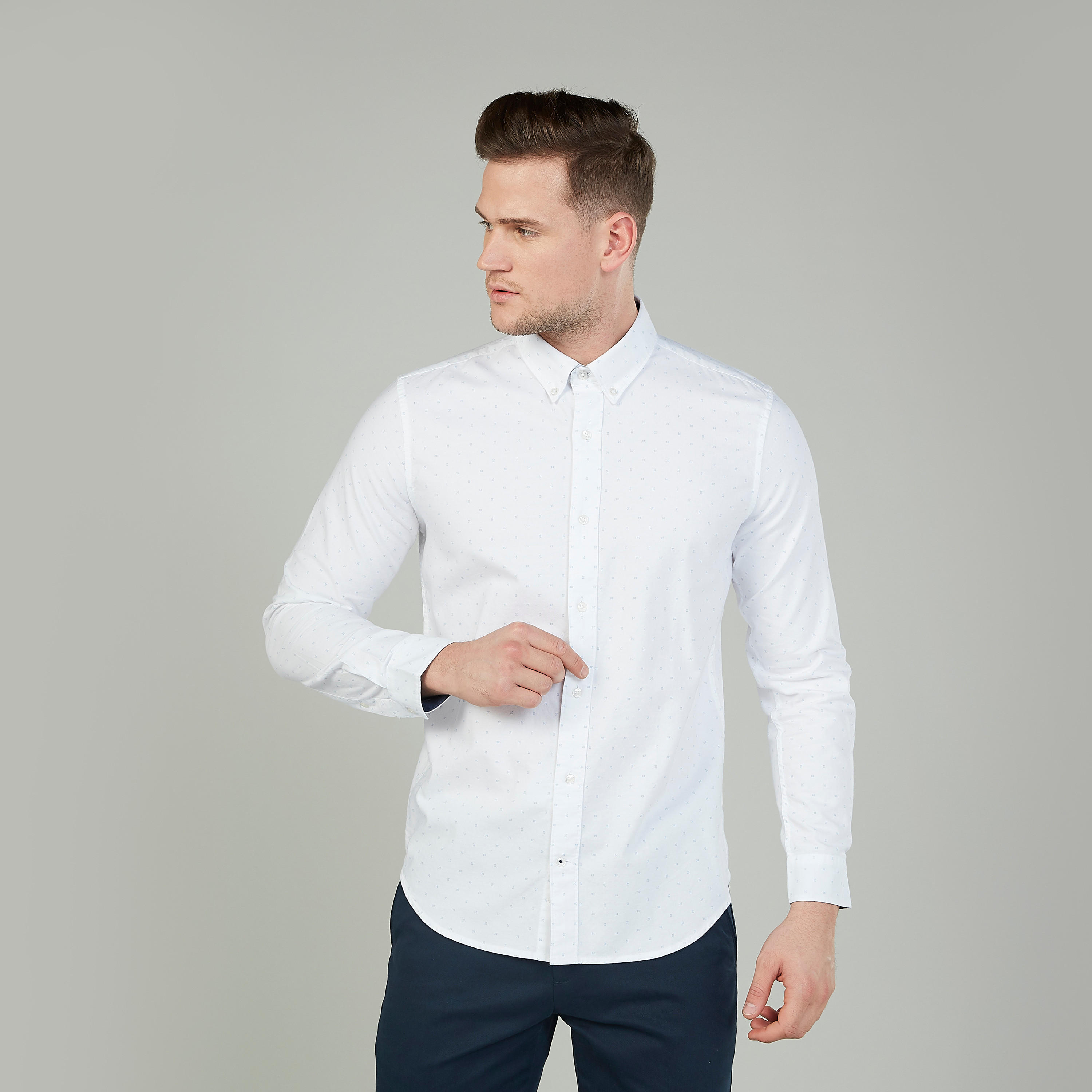 قميص بطبعات بياقة عادية وأكمام طويلة-men-clothing-shirts-image-1