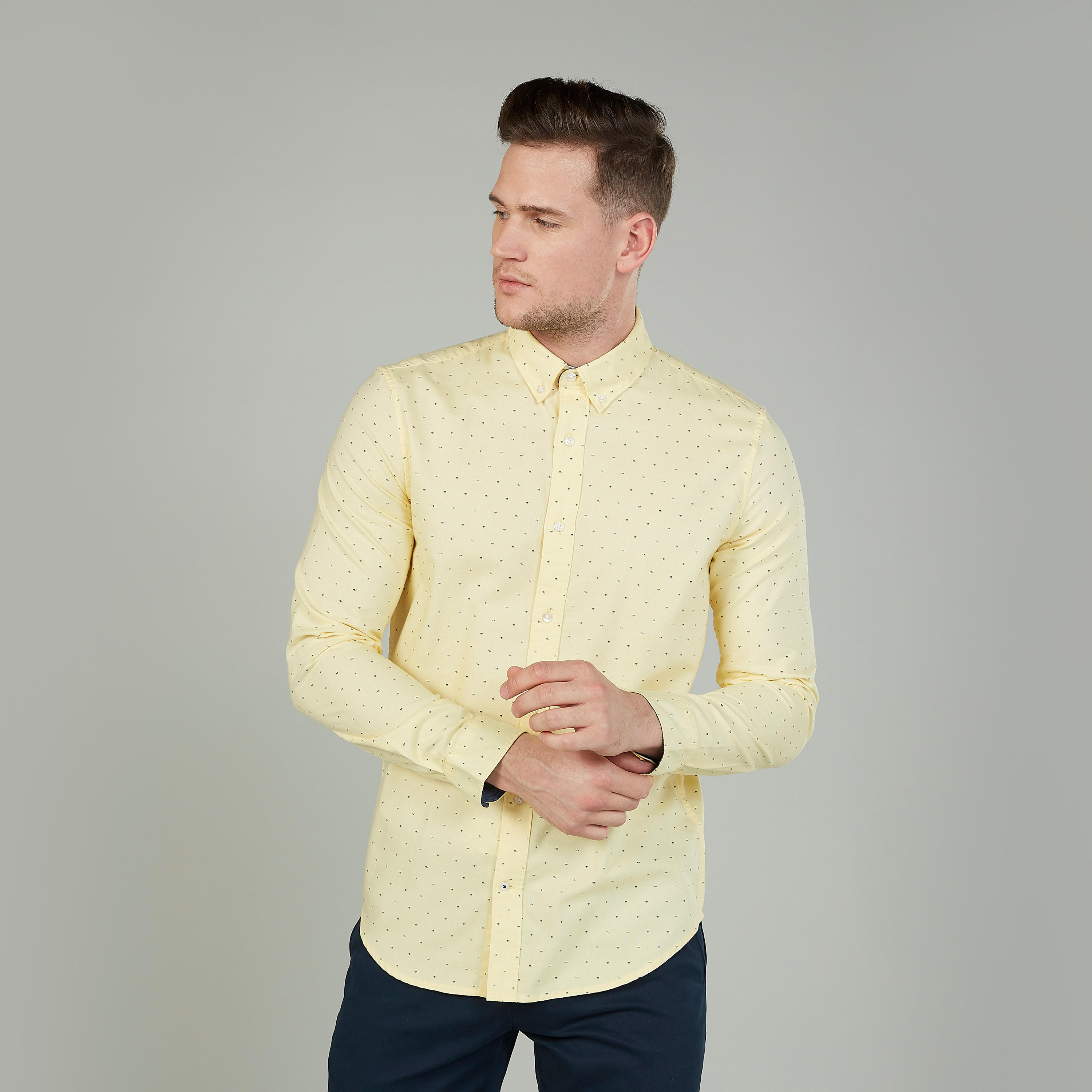 قميص بطبعات بياقة عادية وأكمام طويلة-men-clothing-shirts-image-1