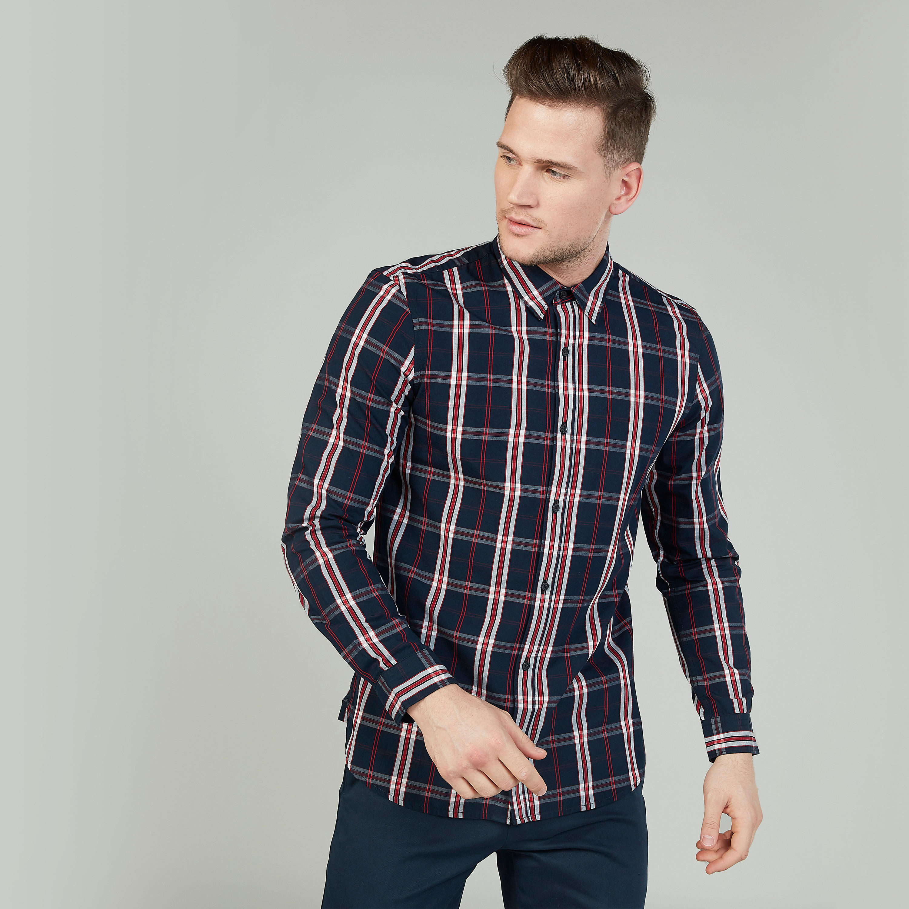قميص كاروهات بياقة عادية وأكمام طويلة-men-clothing-shirts-image-1