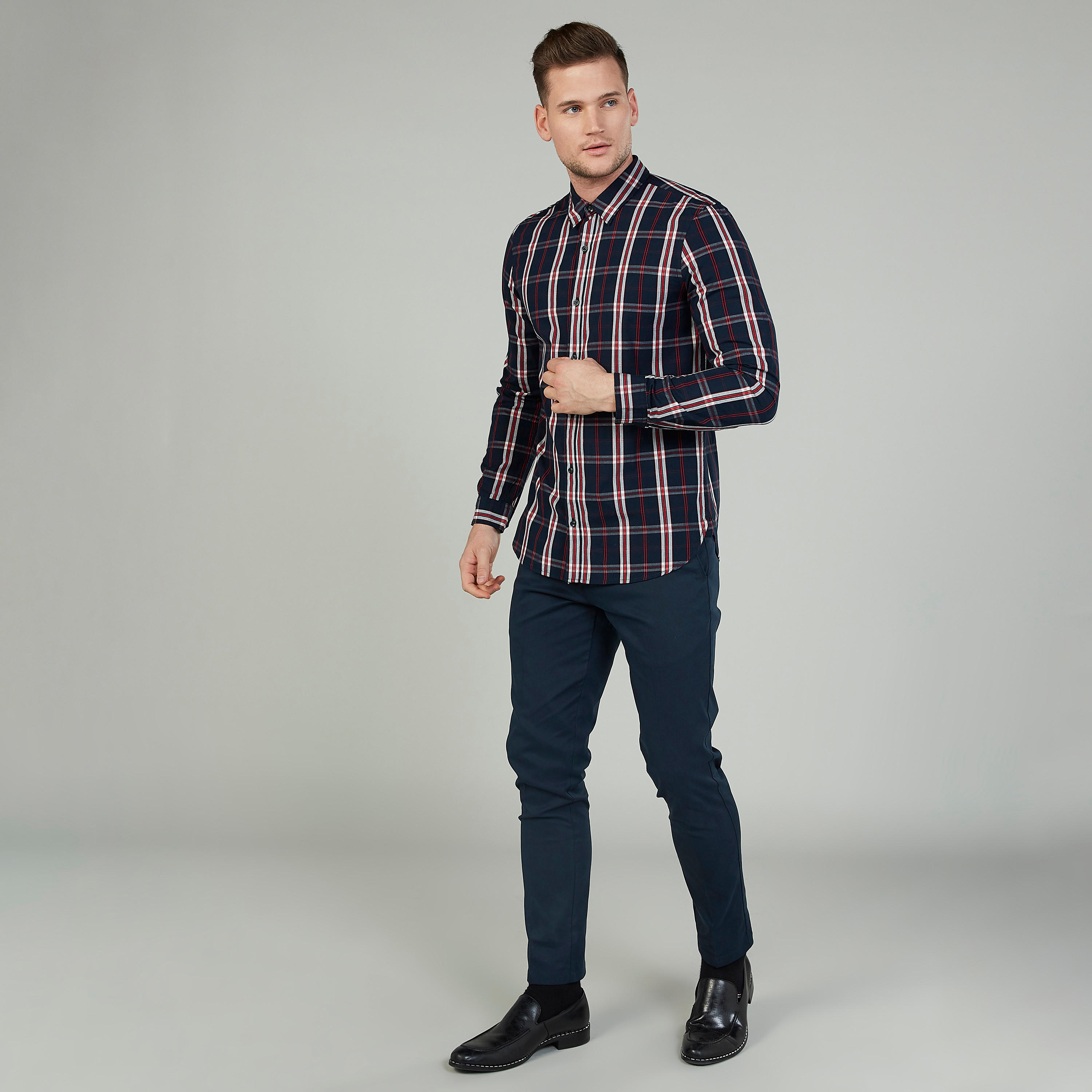 قميص كاروهات بياقة عادية وأكمام طويلة-men-clothing-shirts-image-2