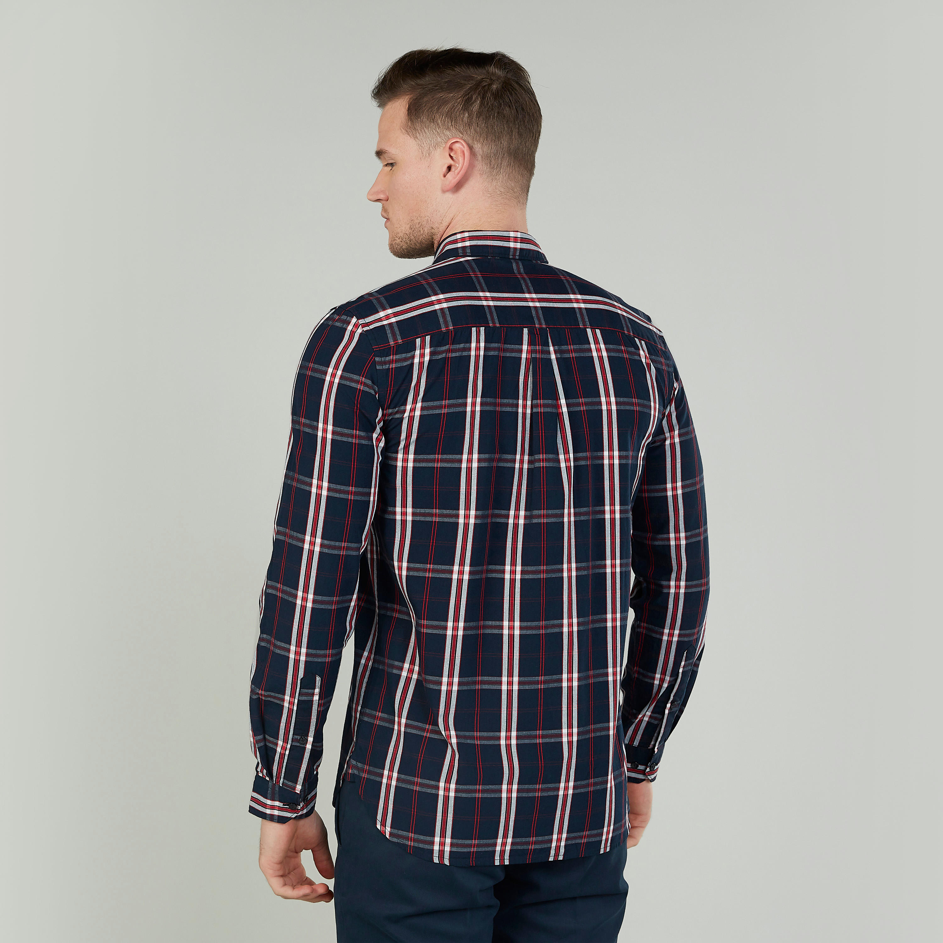 قميص كاروهات بياقة عادية وأكمام طويلة-men-clothing-shirts-image-4
