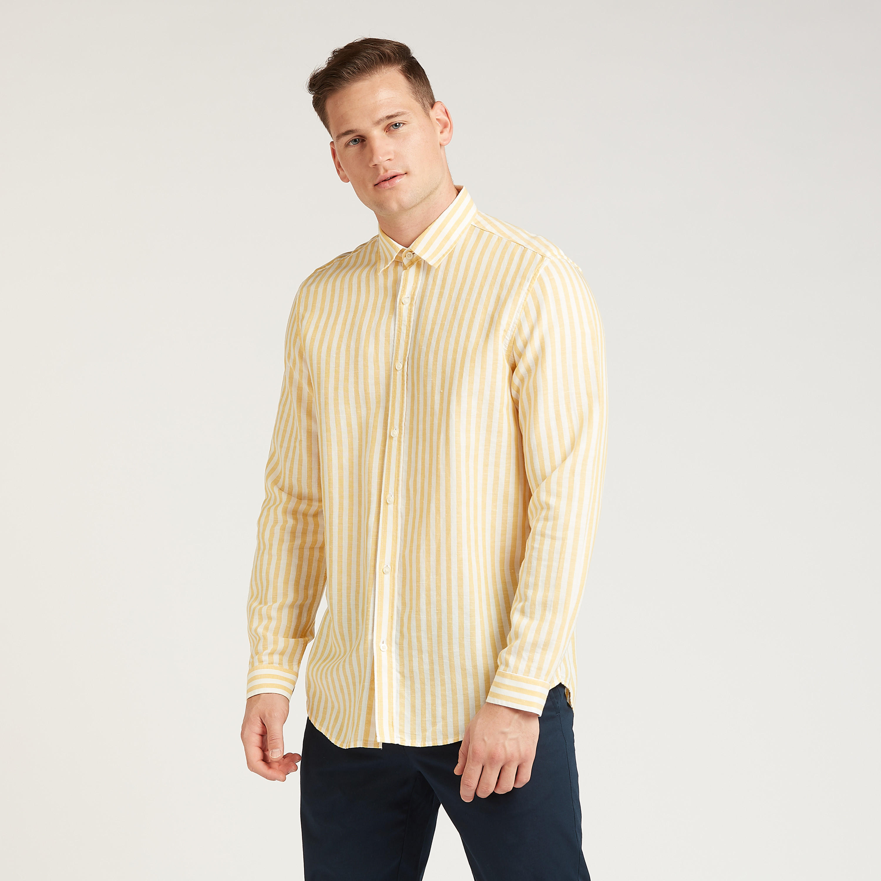 قميص كتّان مخطط بياقة عاديّة وأكمام طويلة-men-clothing-shirts-image-3