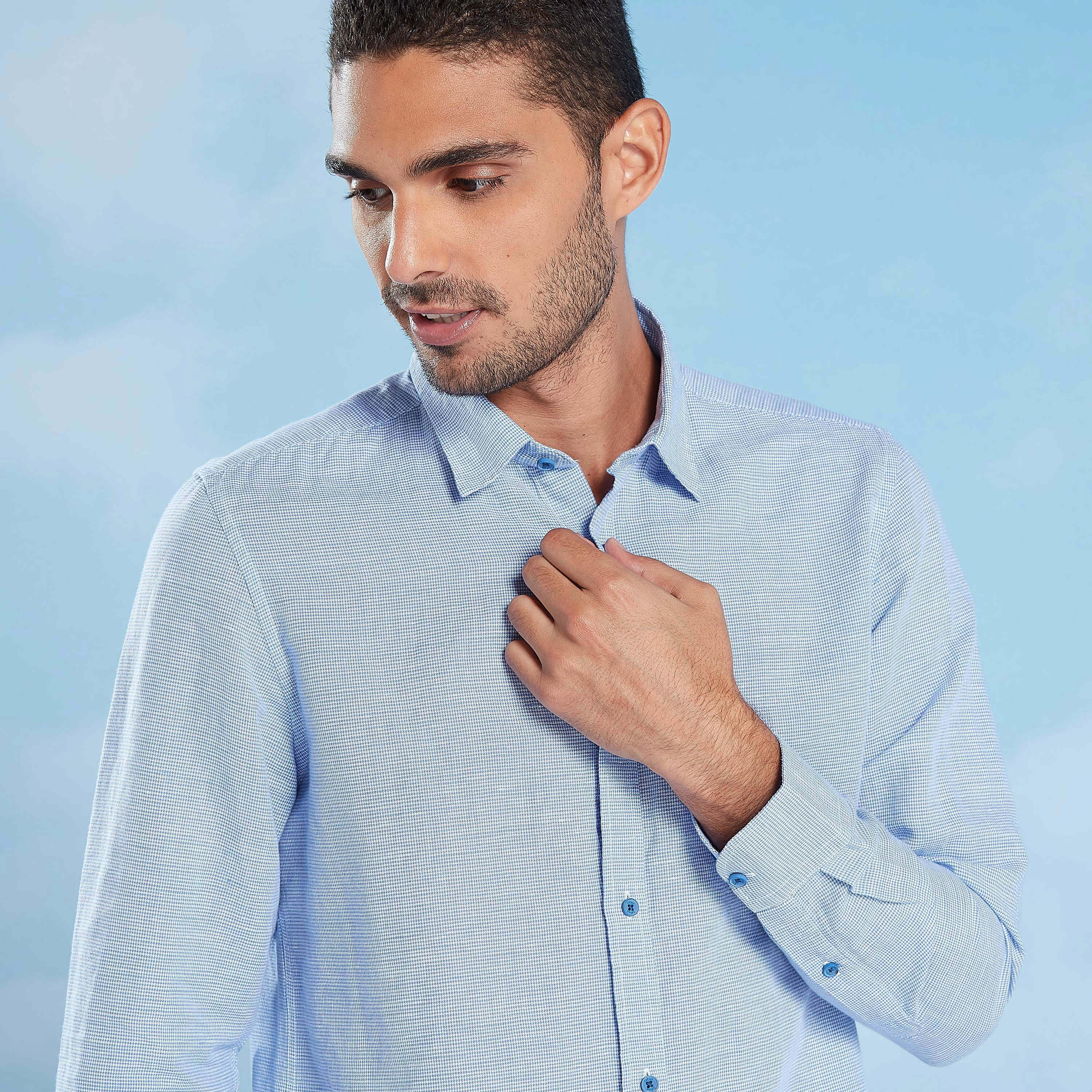 قميص كتّان بارز الملمس بياقة عاديّة وأكمام طويلة-men-clothing-shirts-image-1