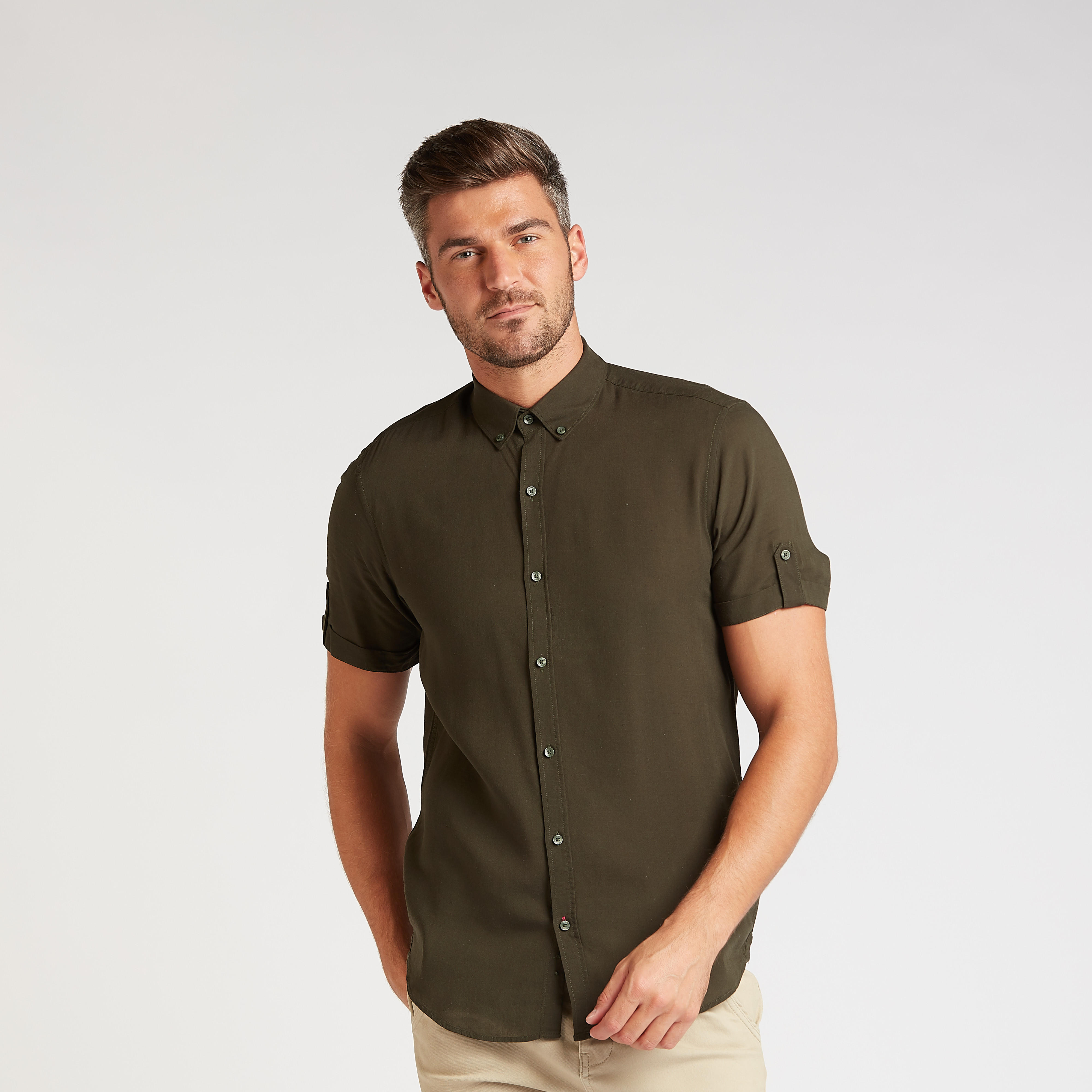 قميص سادة بقصّة سليم وياقة عاديّة وأكمام قصيرة-men-clothing-shirts-image-5
