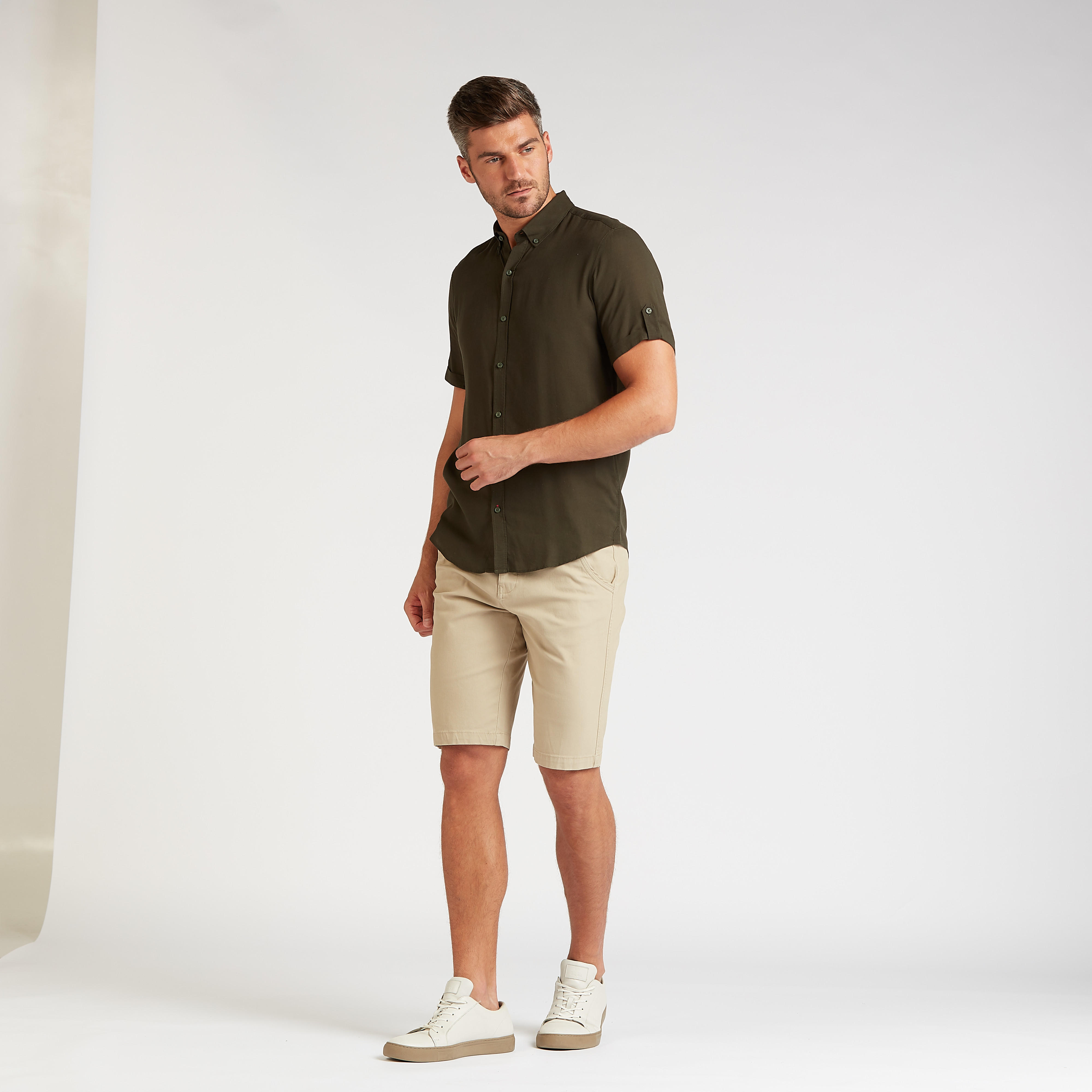 قميص سادة بقصّة سليم وياقة عاديّة وأكمام قصيرة-men-clothing-shirts-image-4