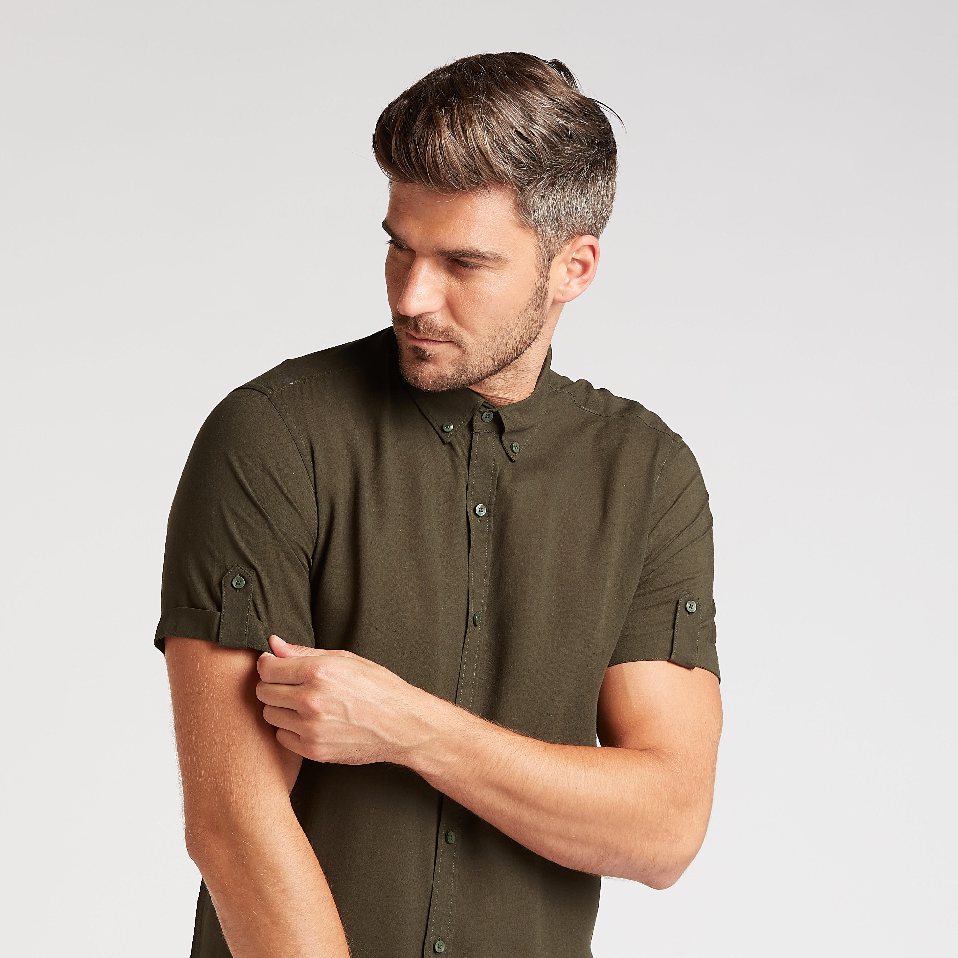قميص سادة بقصّة سليم وياقة عاديّة وأكمام قصيرة-men-clothing-shirts-image-3