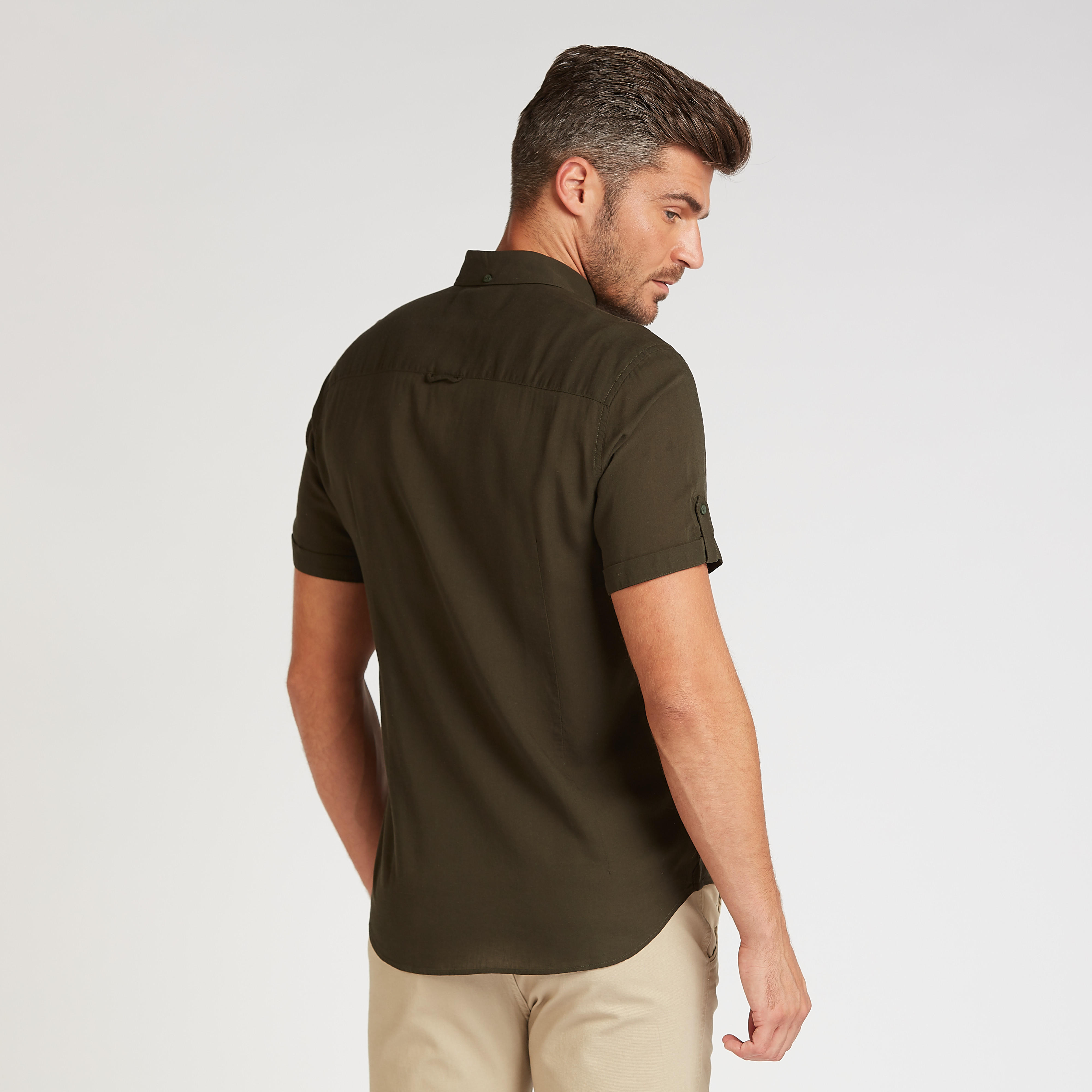 قميص سادة بقصّة سليم وياقة عاديّة وأكمام قصيرة-men-clothing-shirts-image-2