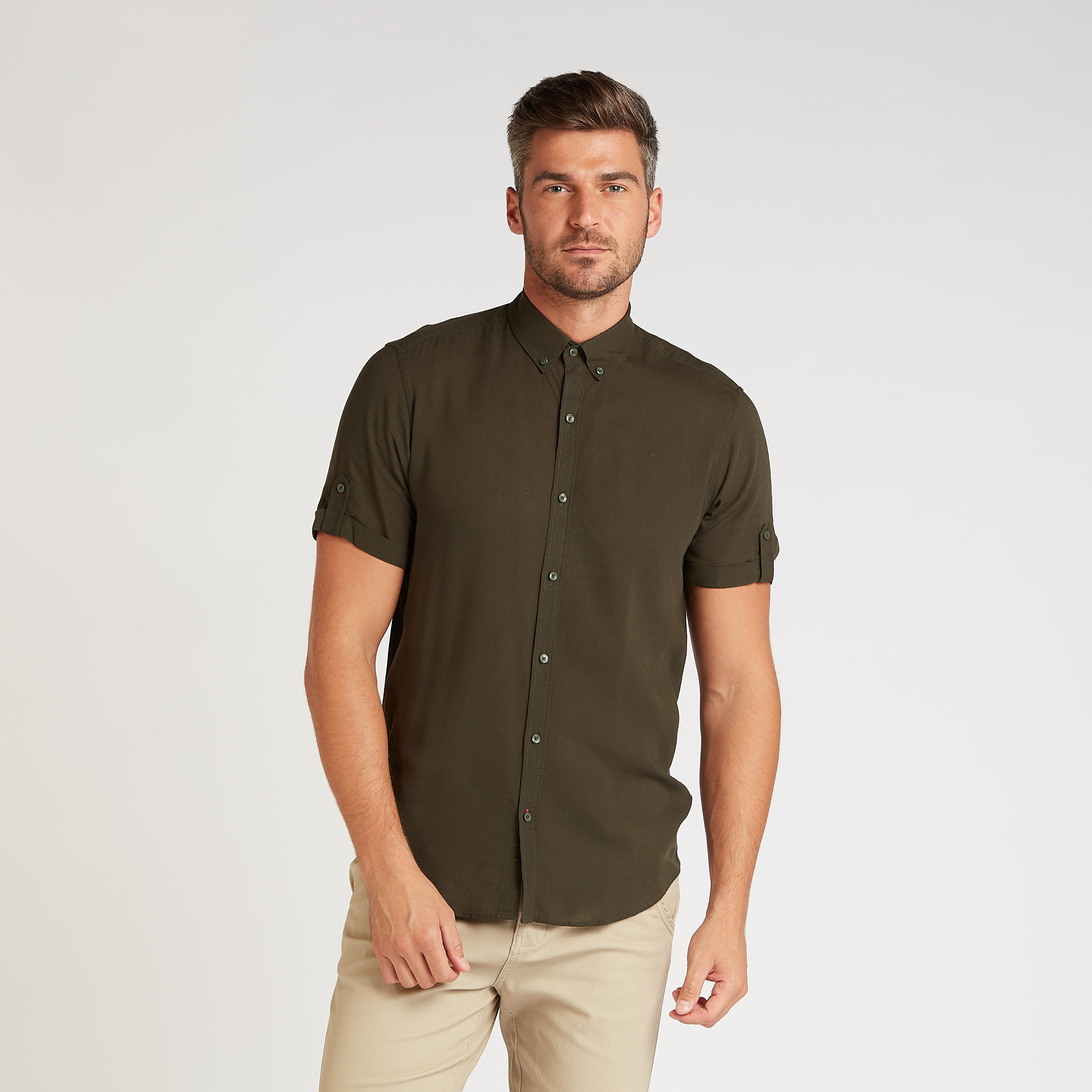قميص سادة بقصّة سليم وياقة عاديّة وأكمام قصيرة-men-clothing-shirts-image-1
