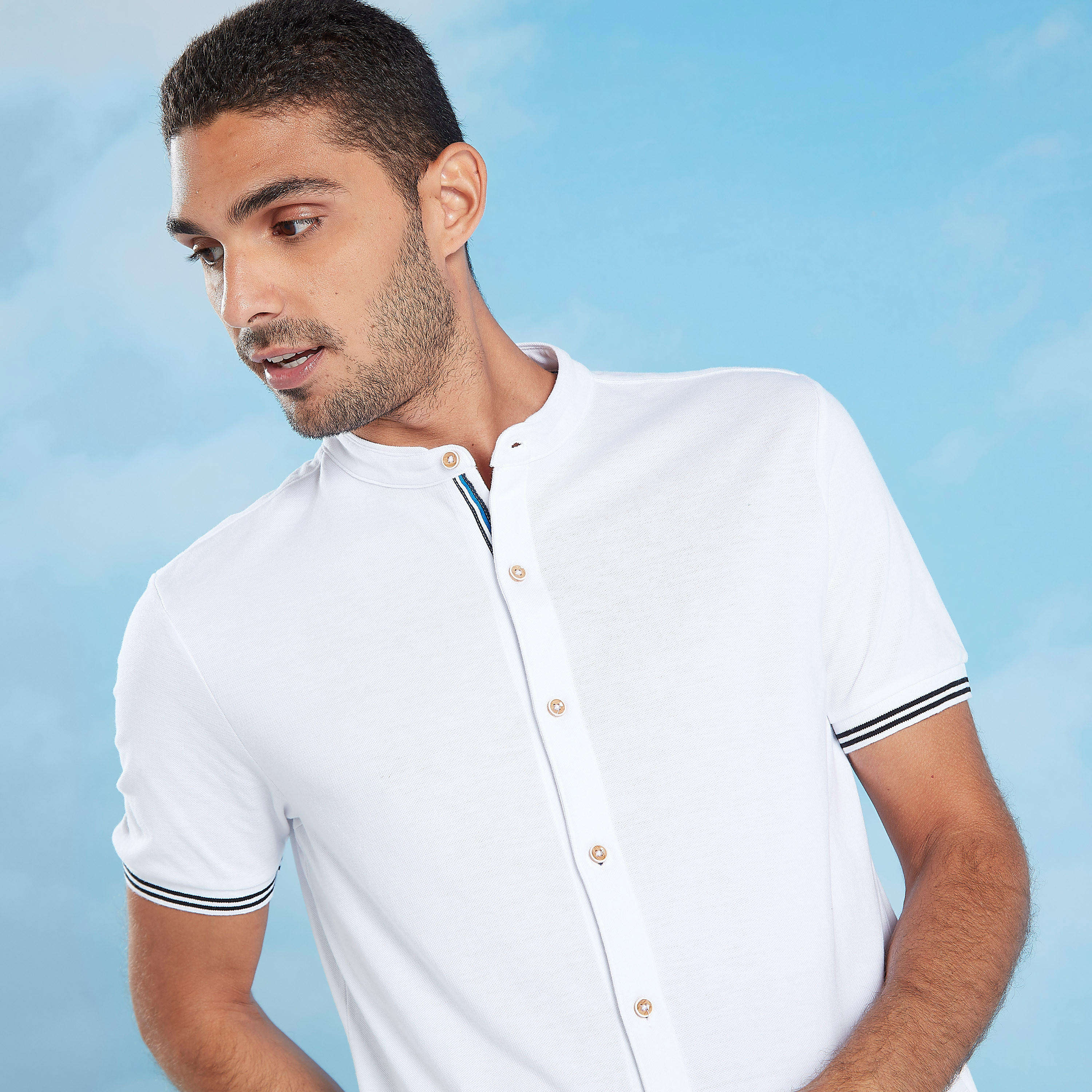 قميص سادة بياقة ماندارين وأكمام قصيرة-men-clothing-shirts-image-5