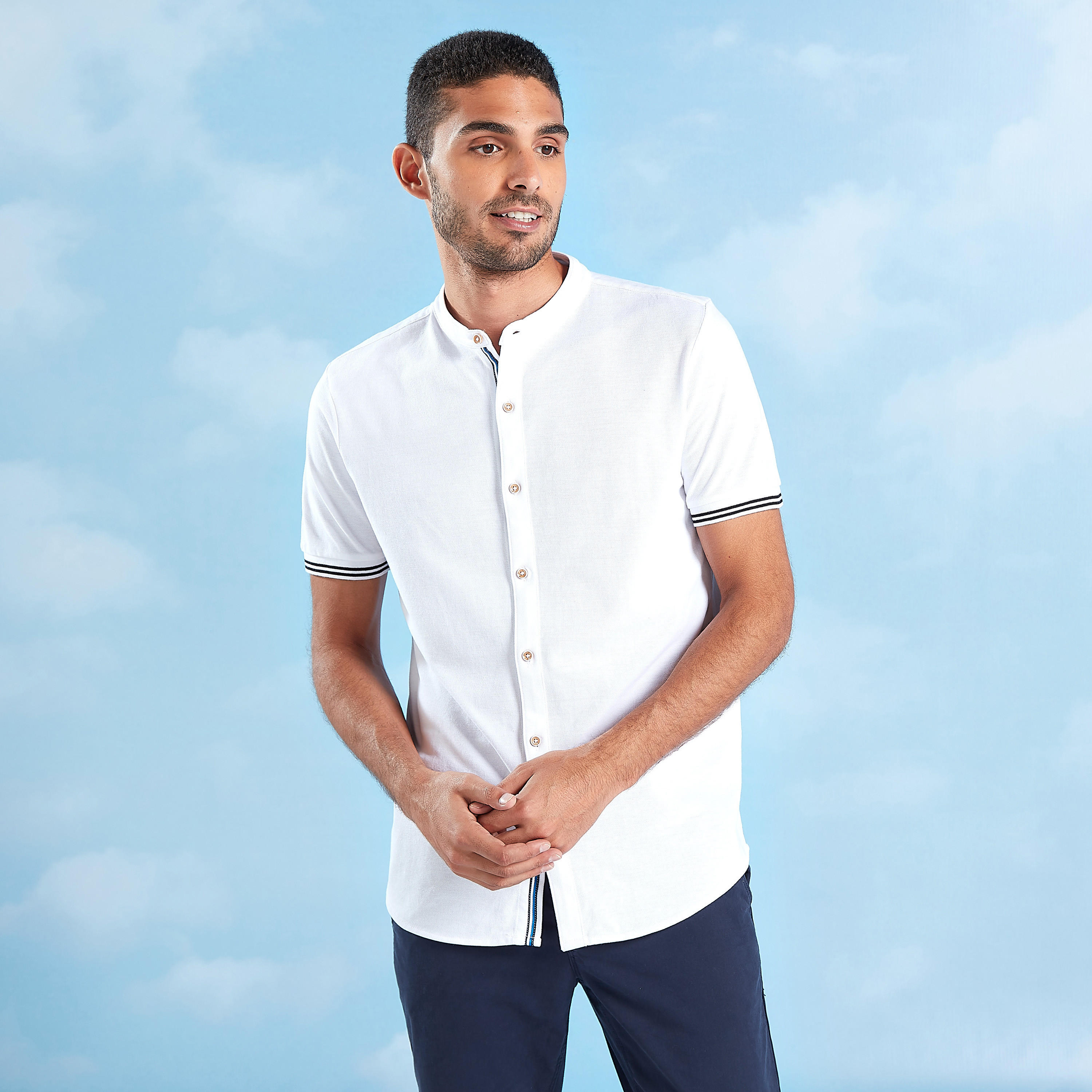 قميص سادة بياقة ماندارين وأكمام قصيرة-men-clothing-shirts-image-4