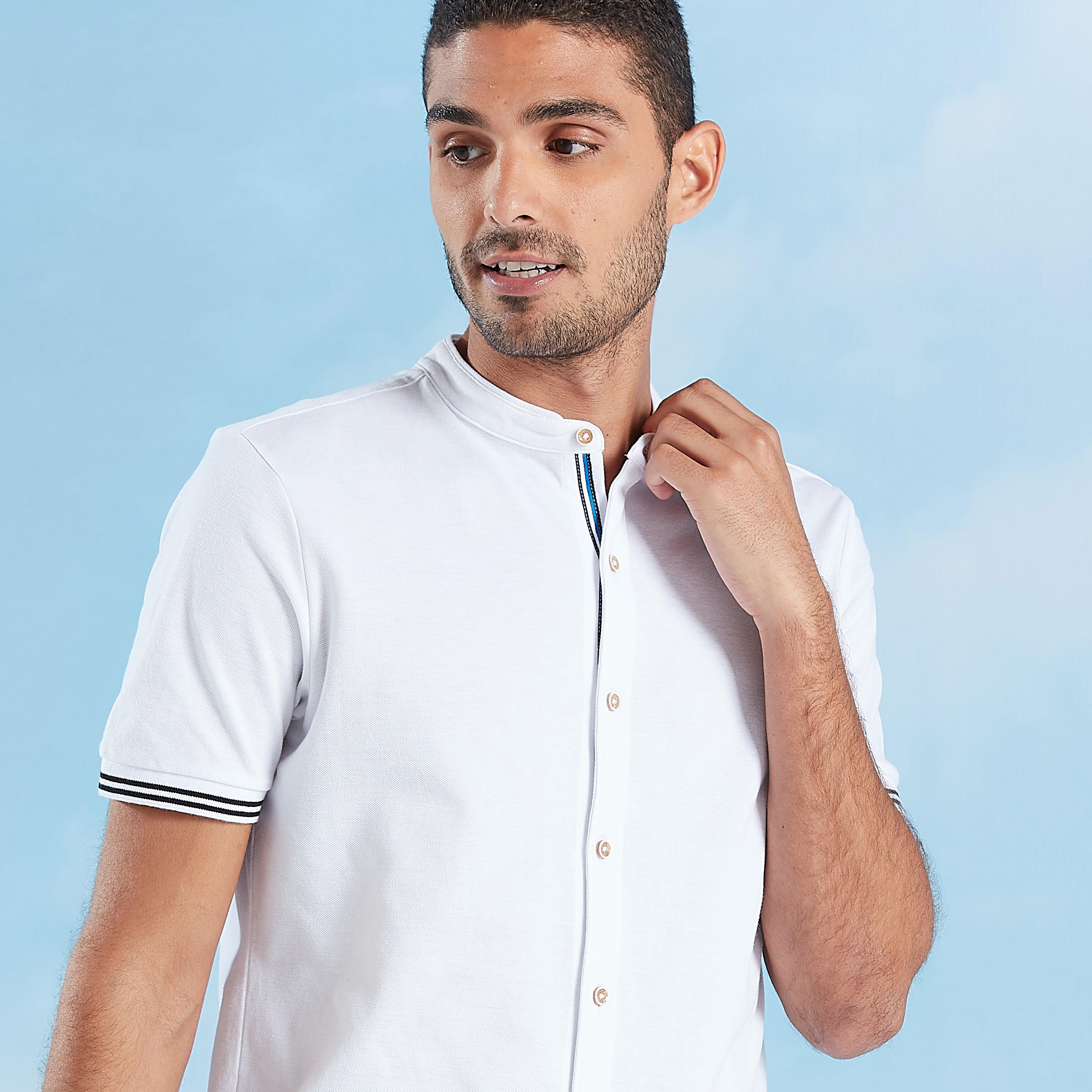 قميص سادة بياقة ماندارين وأكمام قصيرة-men-clothing-shirts-image-2