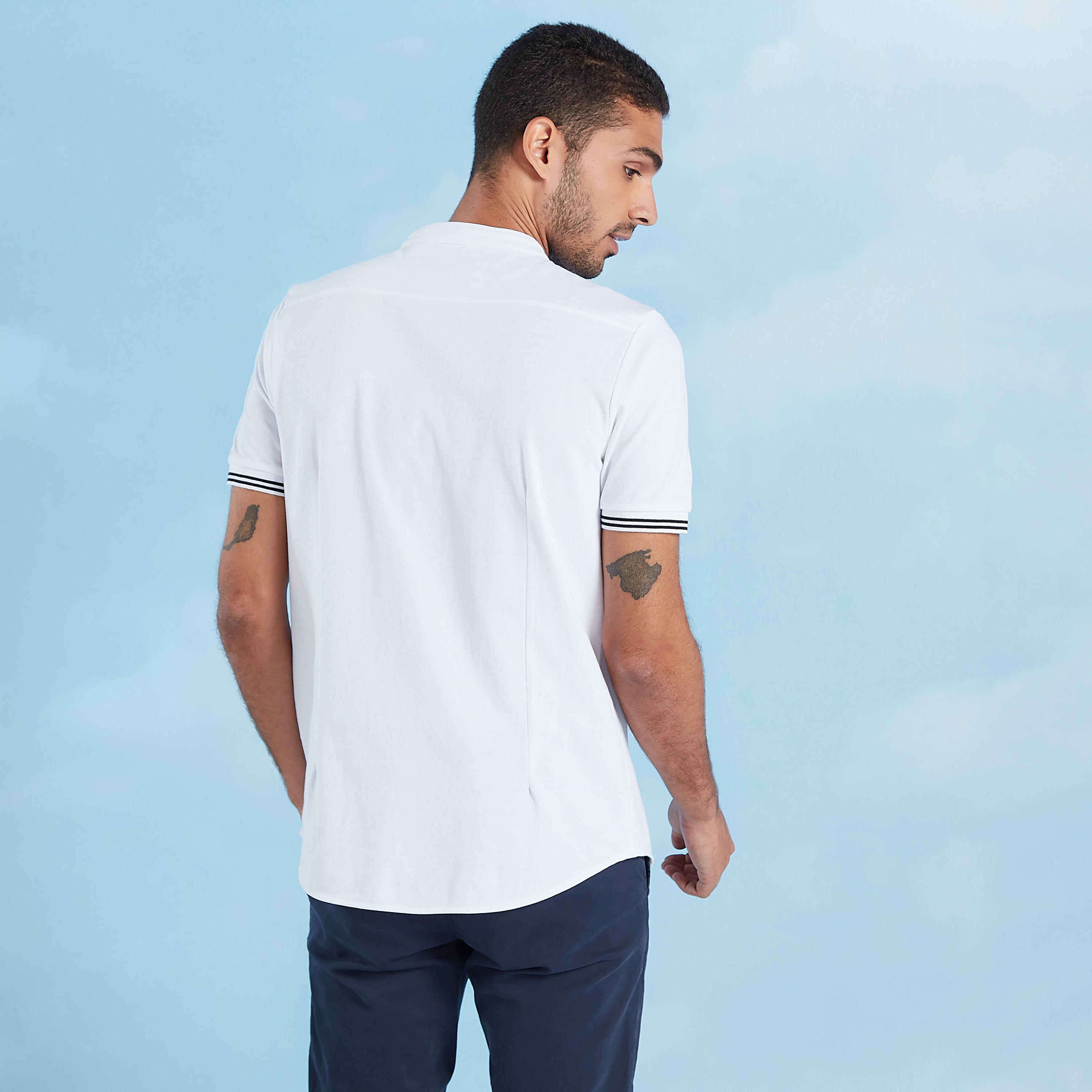 قميص سادة بياقة ماندارين وأكمام قصيرة-men-clothing-shirts-image-1