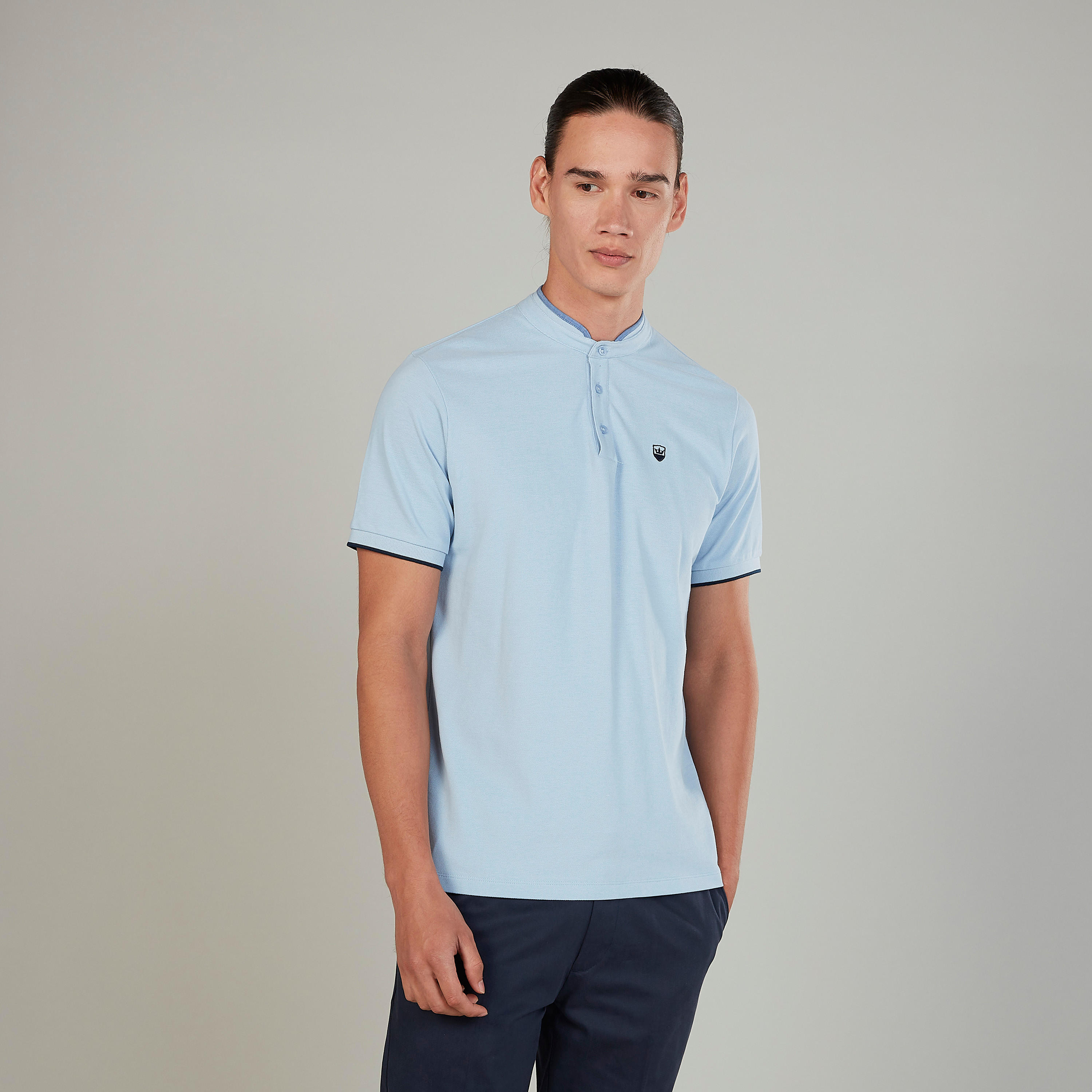 تيشيرت سادة بياقة ماندراين وأكمام قصيرة-men-clothing-tshirtsandpolos-polos-image-5