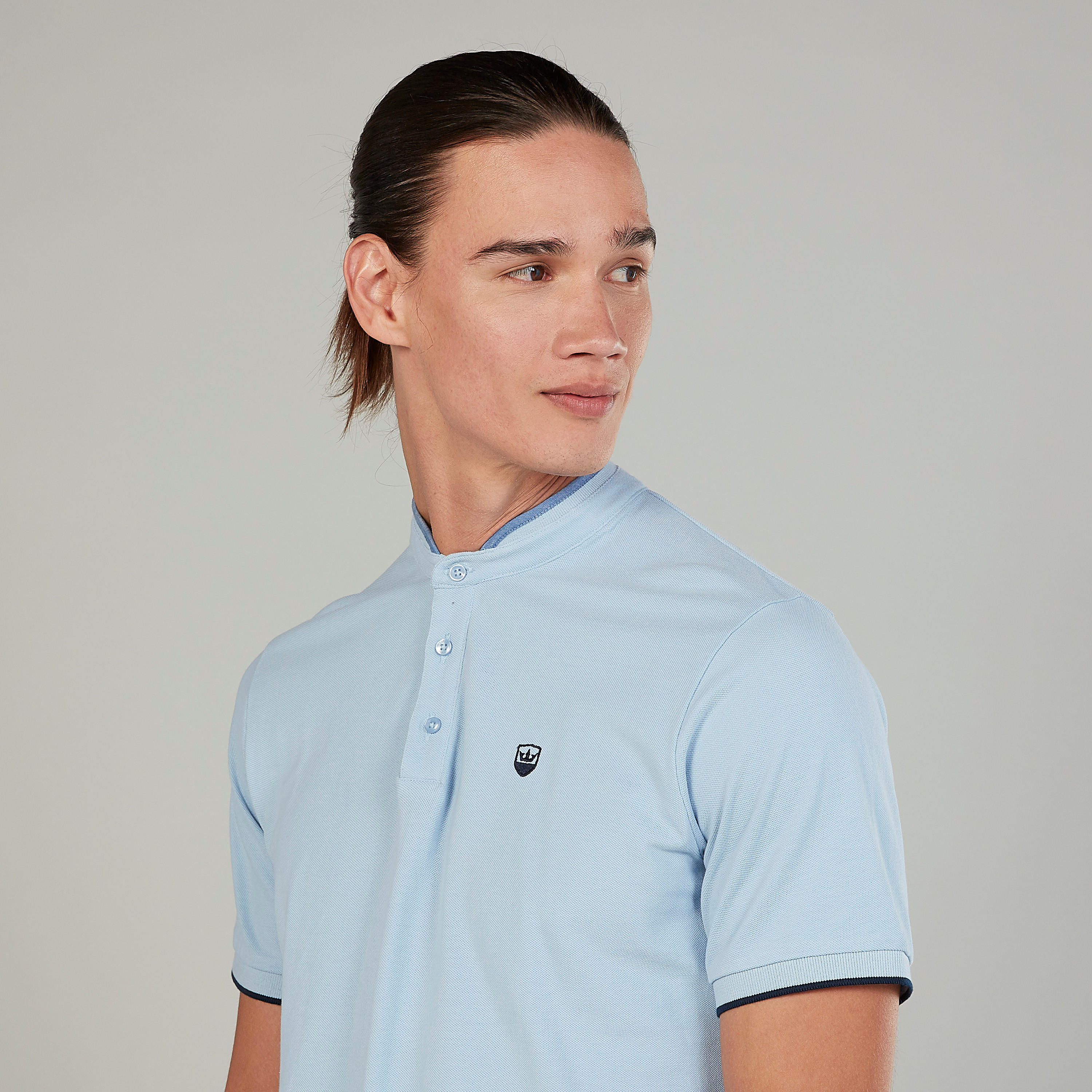 تيشيرت سادة بياقة ماندراين وأكمام قصيرة-men-clothing-tshirtsandpolos-polos-image-3