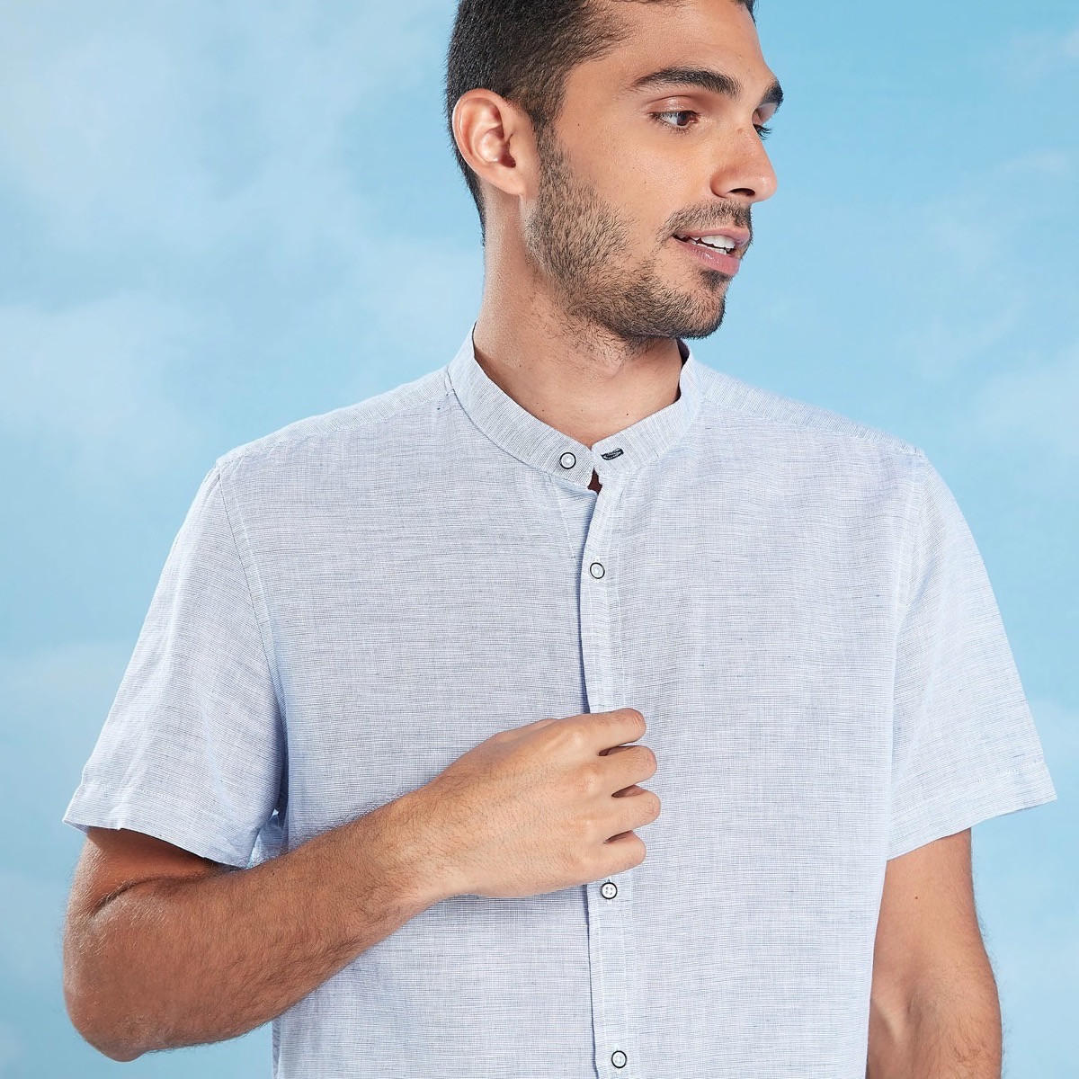 قميص كتّان سادة بياقة ماندارين وأكمام قصيرة-men-clothing-shirts-image-1