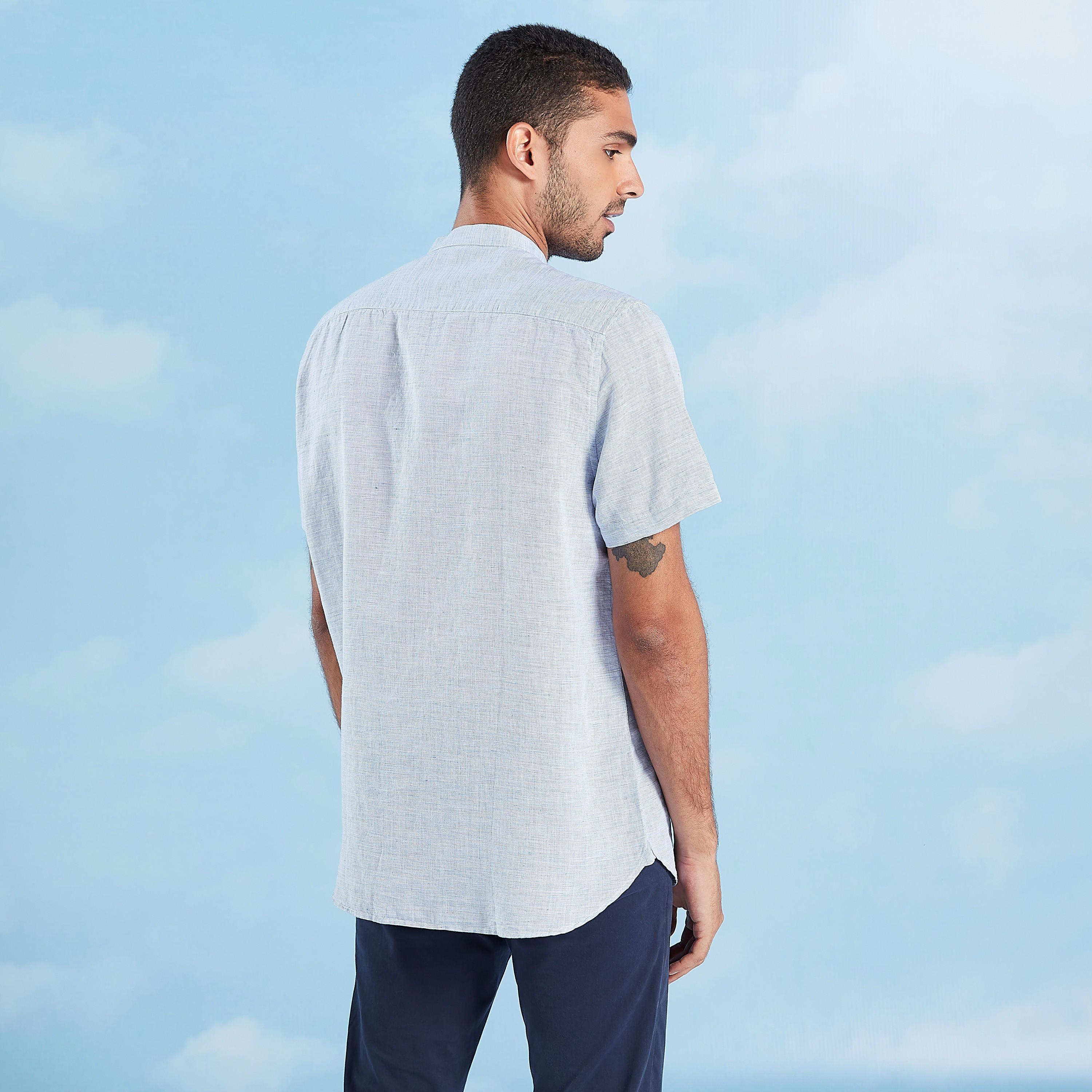 قميص كتّان سادة بياقة ماندارين وأكمام قصيرة-men-clothing-shirts-image-4