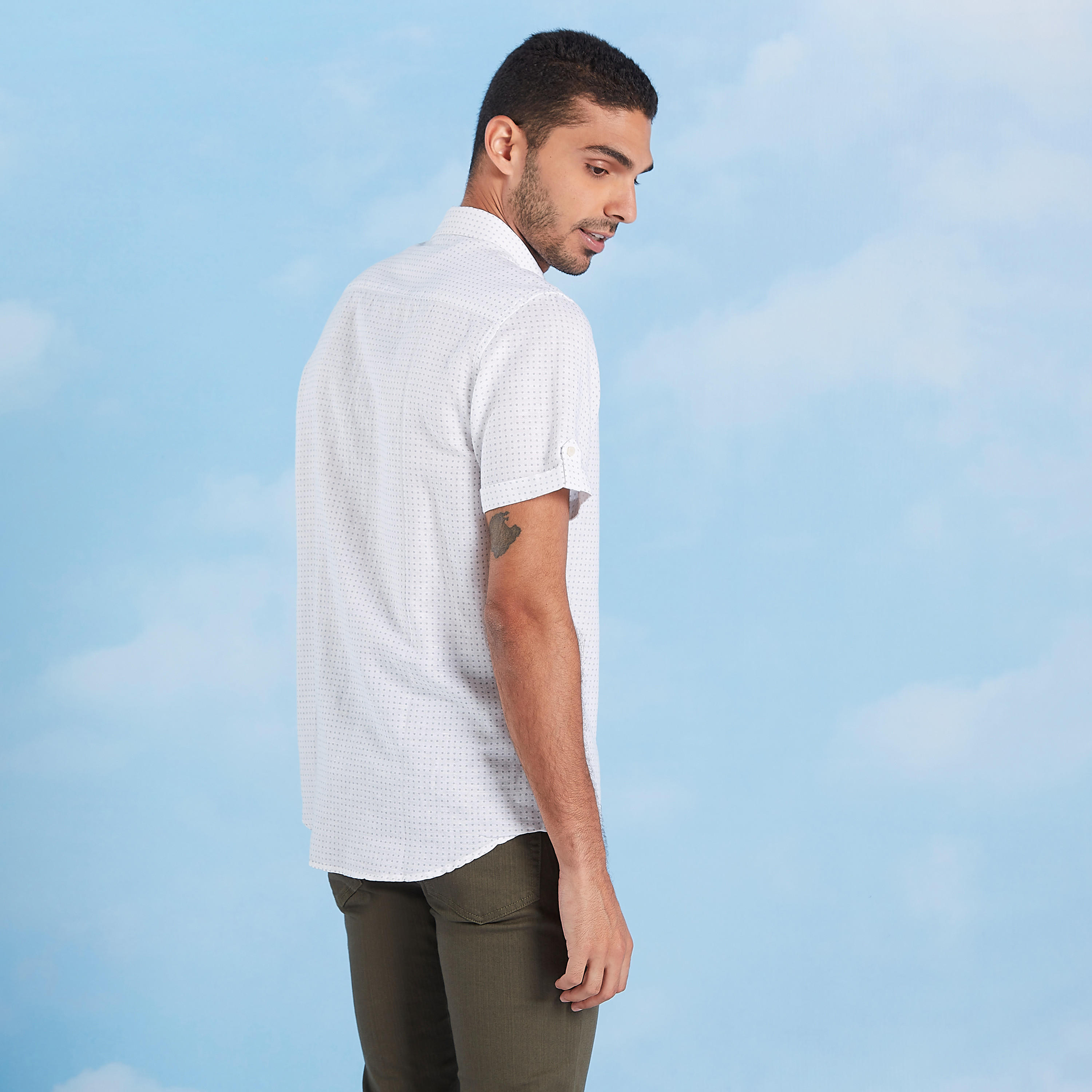 قميص مستدام بياقة عاديّة وأكمام قصيرة وطبعات-men-clothing-shirts-image-4