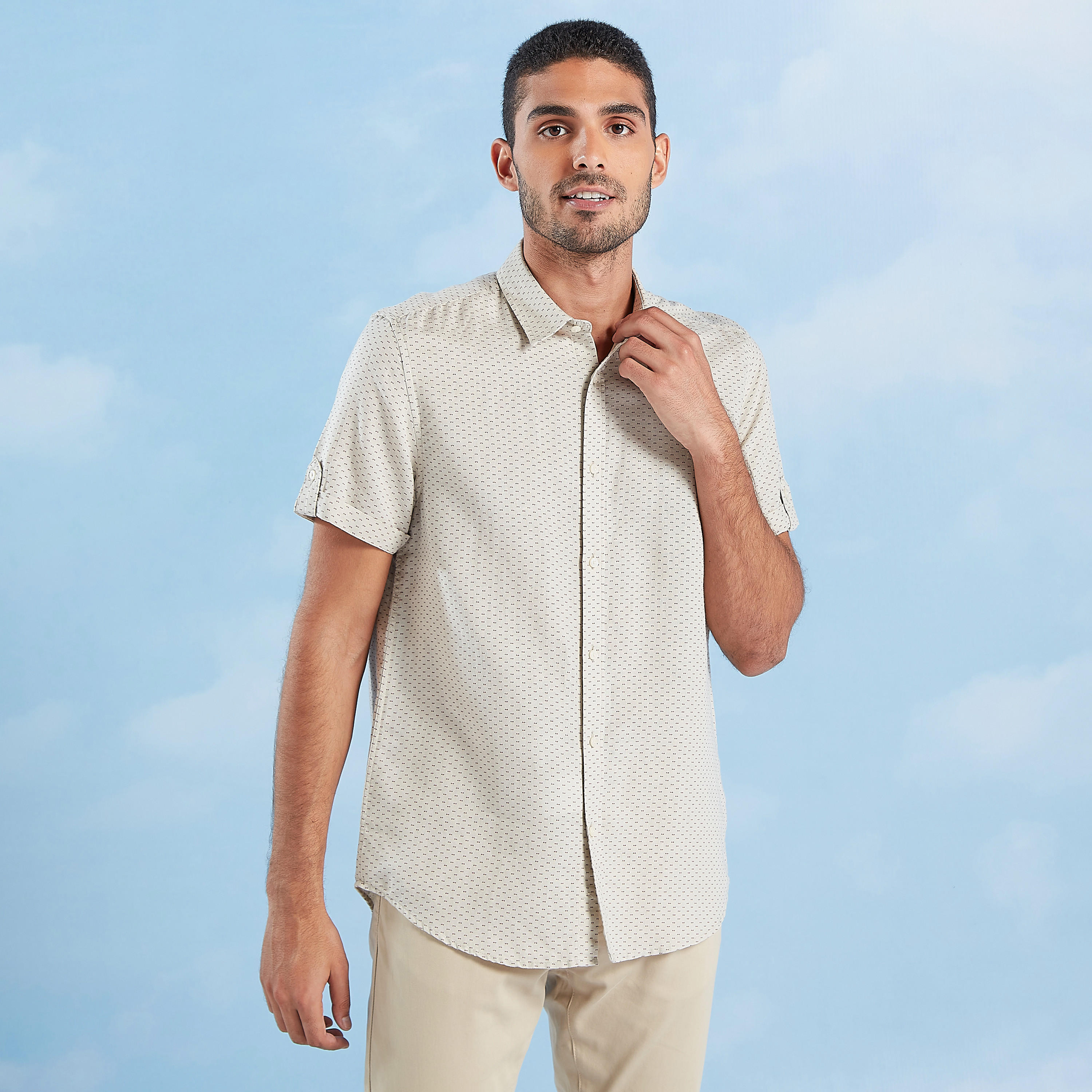 قميص كتّان مستدام بياقة ماندارين وأكمام قصيرة وطبعات-men-clothing-shirts-image-1
