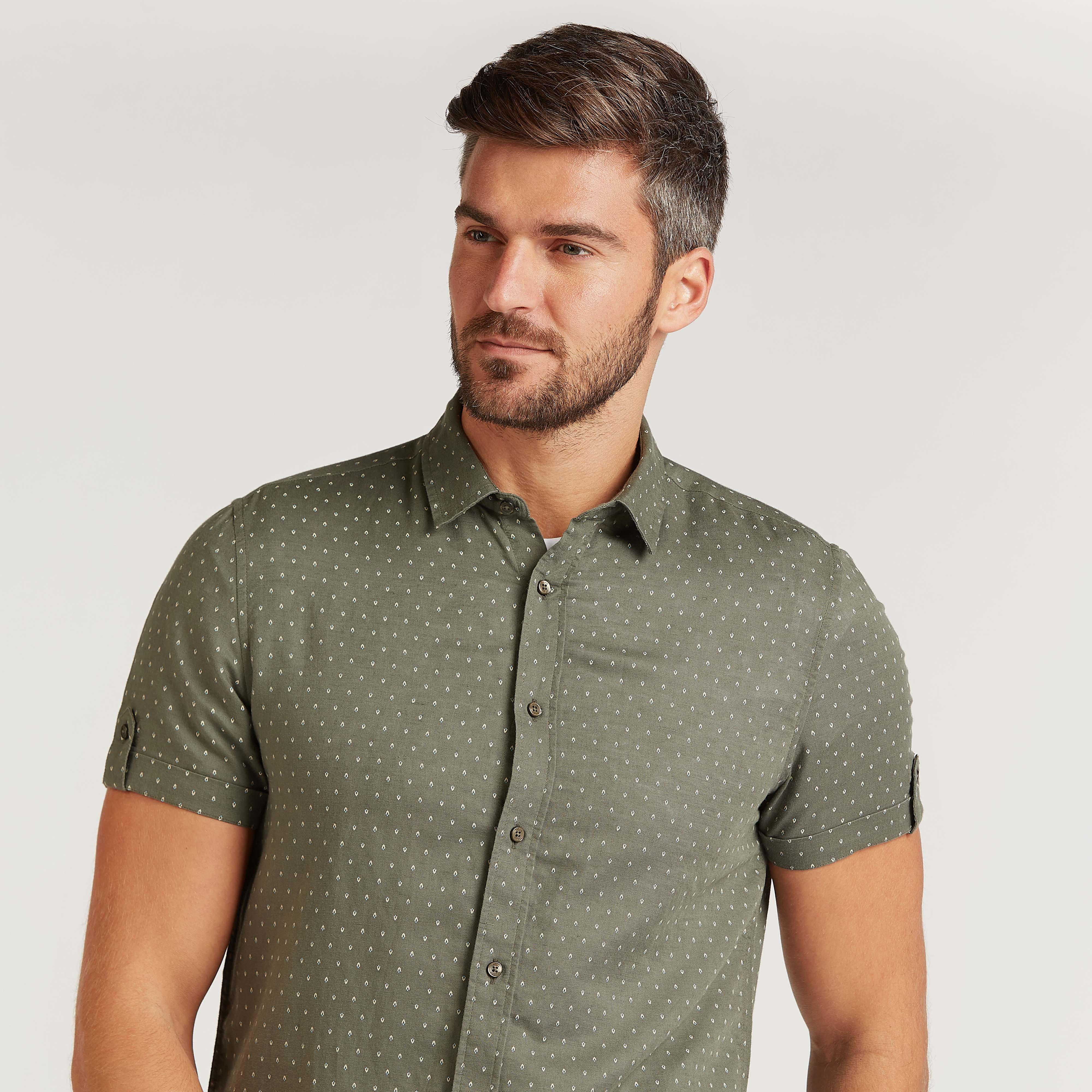 قميص كتّان مستدام بياقة ماندارين وأكمام قصيرة وطبعات-men-clothing-shirts-image-7