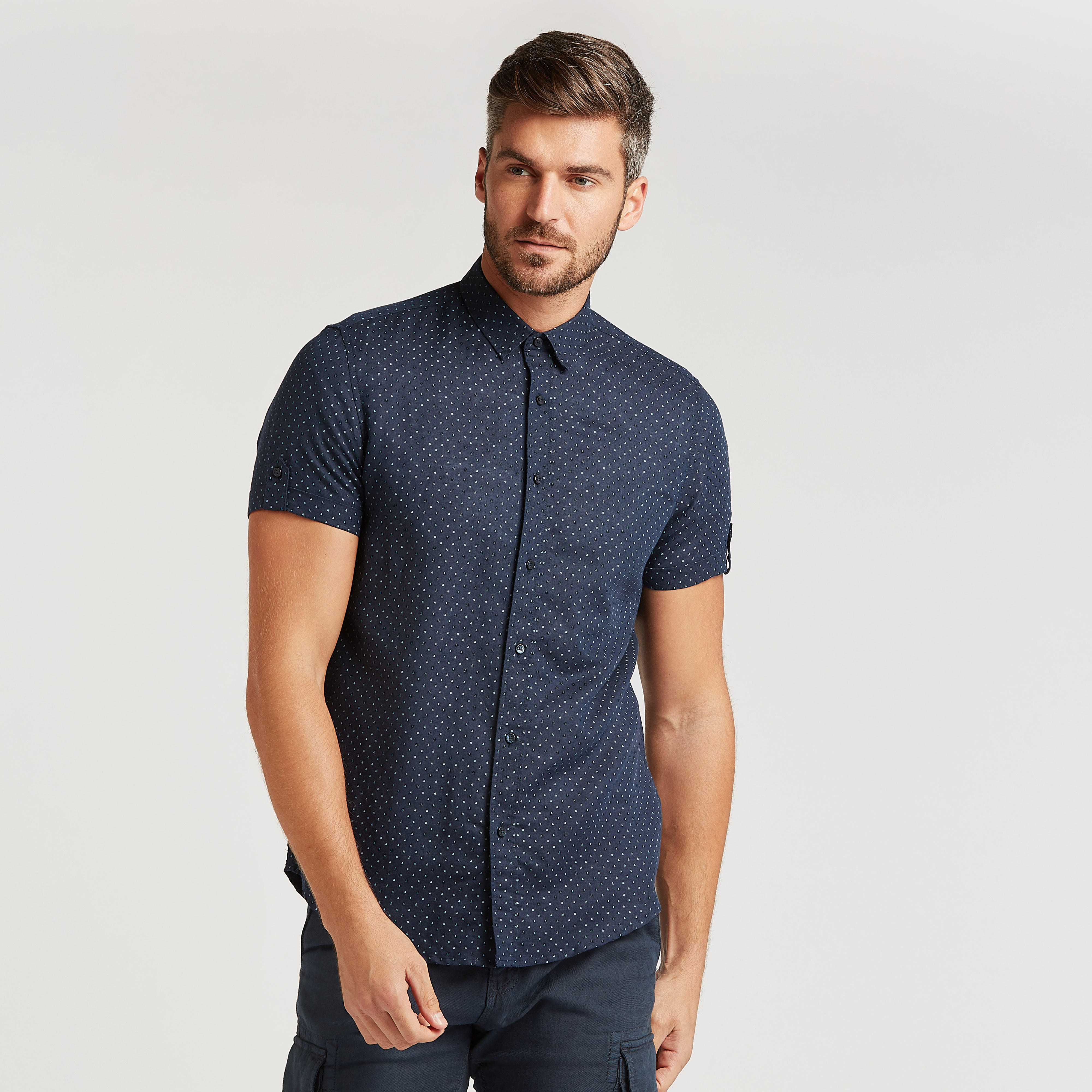 قميص كتّان مستدام بياقة ماندارين وأكمام قصيرة وطبعات-men-clothing-shirts-image-1