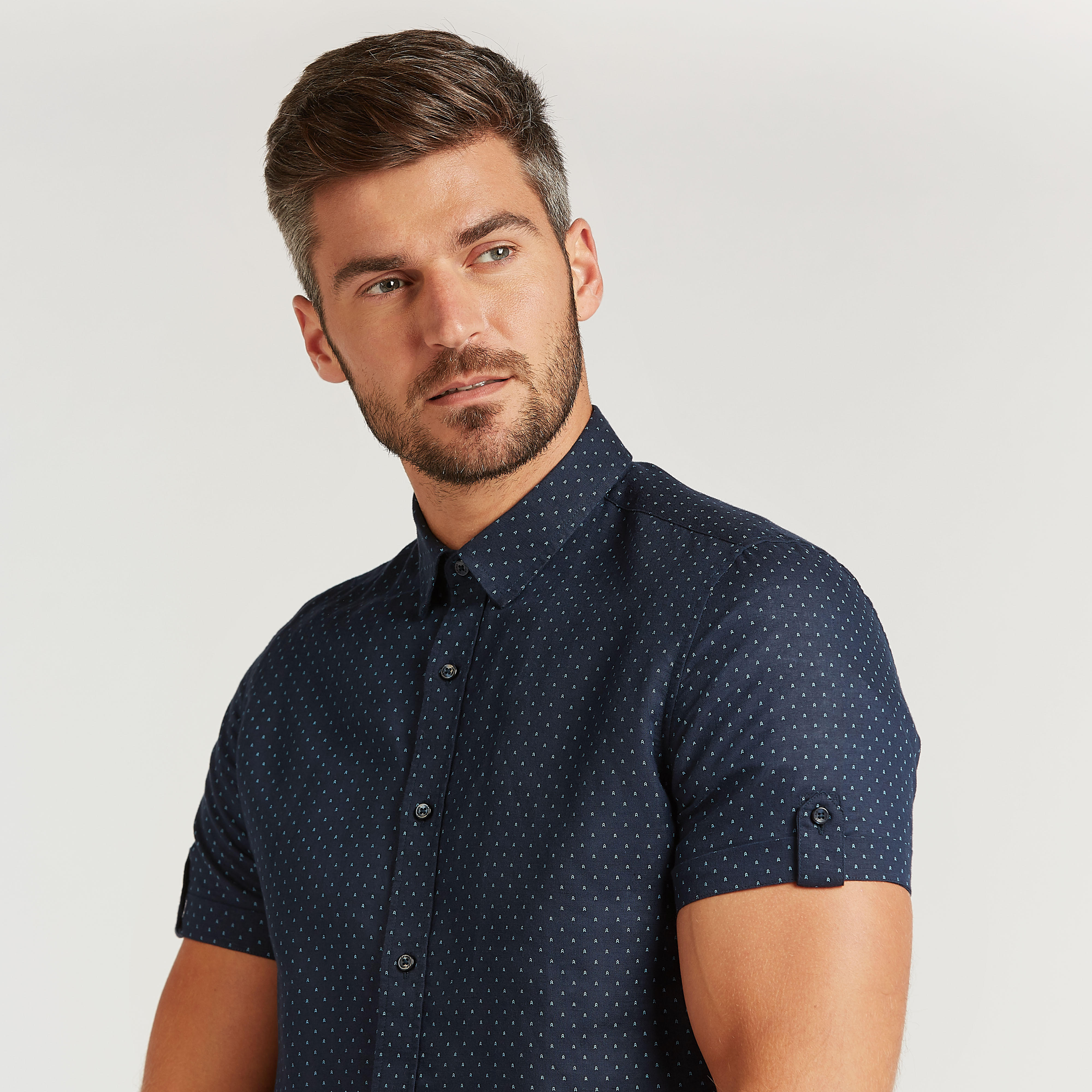 قميص كتّان مستدام بياقة ماندارين وأكمام قصيرة وطبعات-men-clothing-shirts-image-3