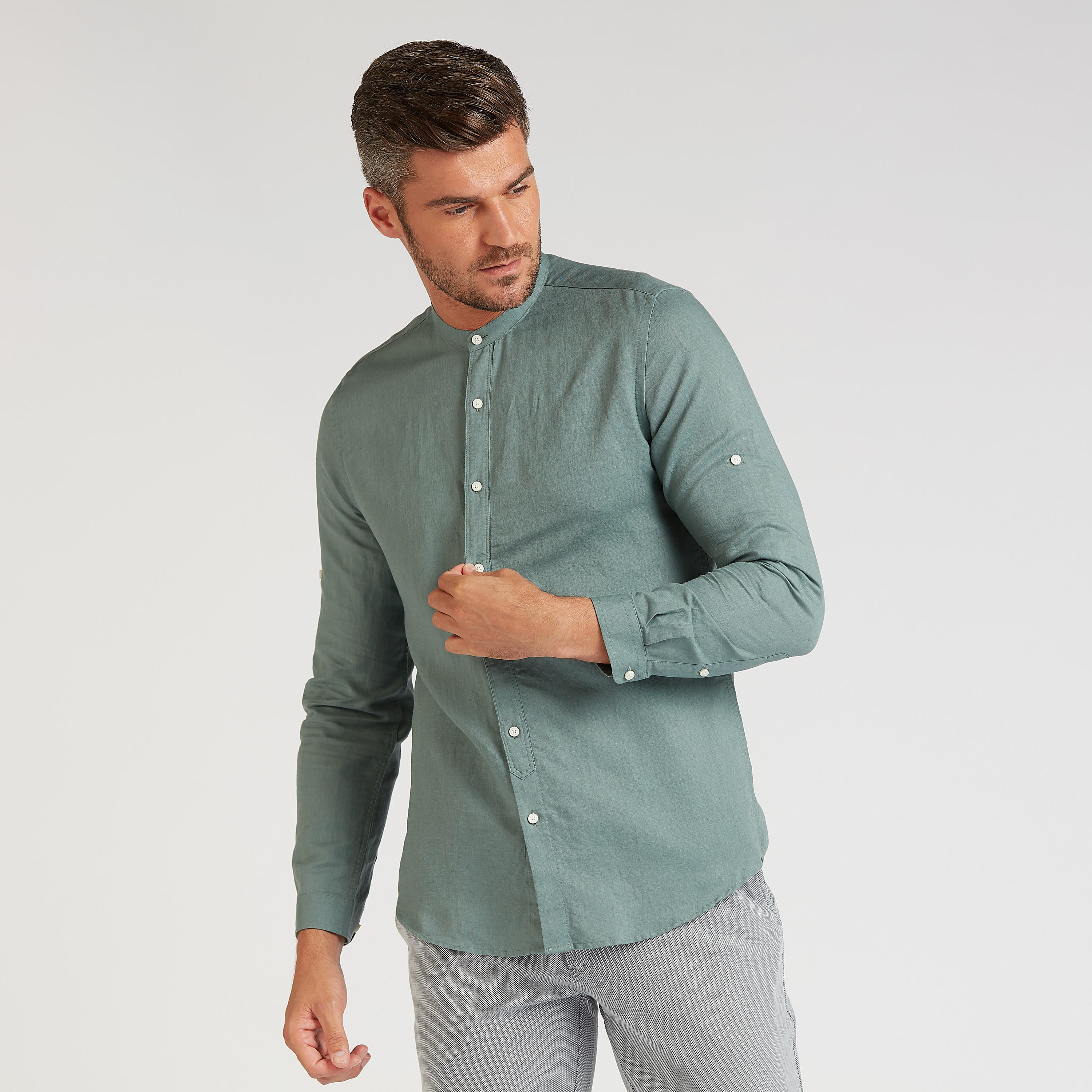 قميص كتّان مستدام سادة بياقة ماندارين وأكمام قصيرة-men-clothing-shirts-image-6