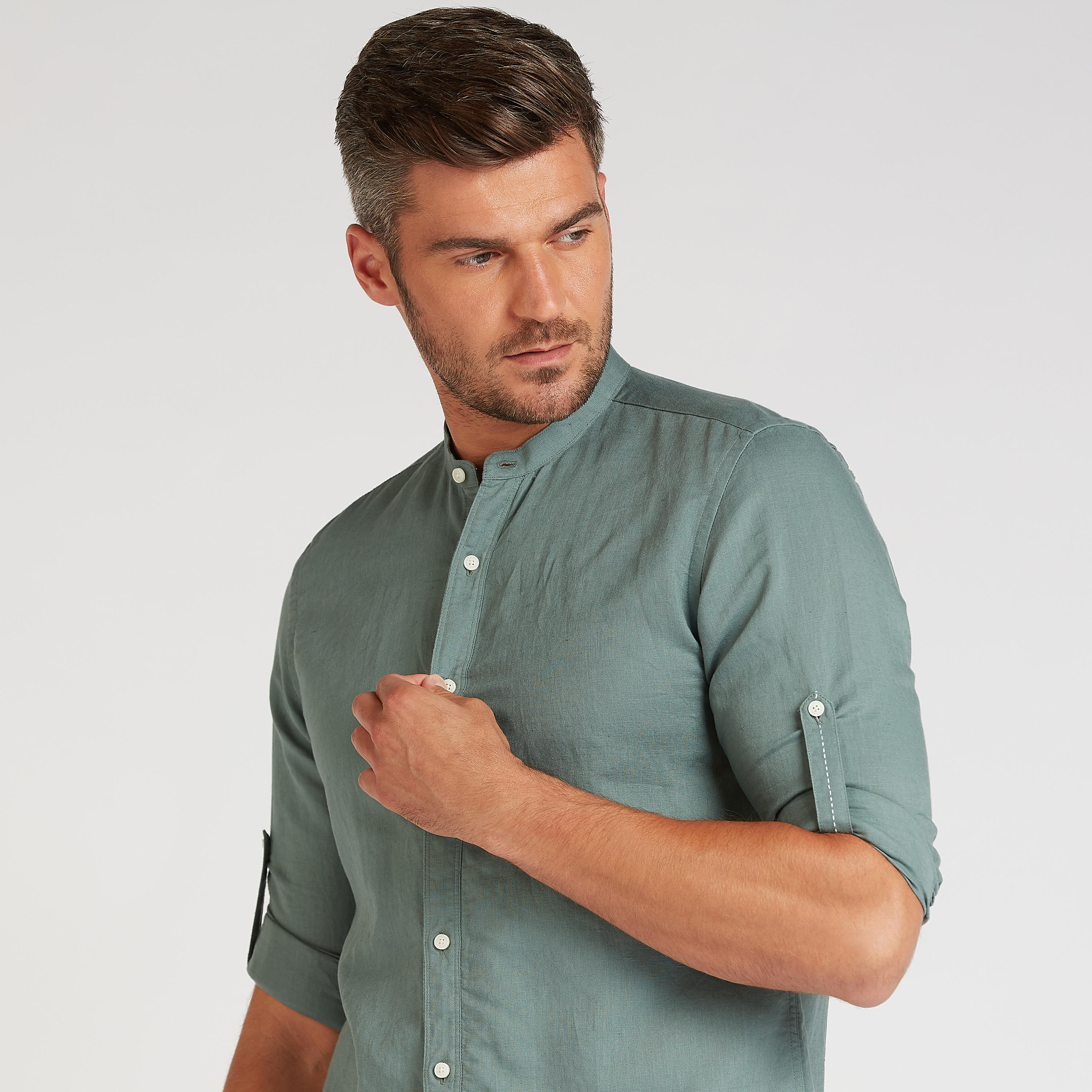 قميص كتّان مستدام سادة بياقة ماندارين وأكمام قصيرة-men-clothing-shirts-image-8