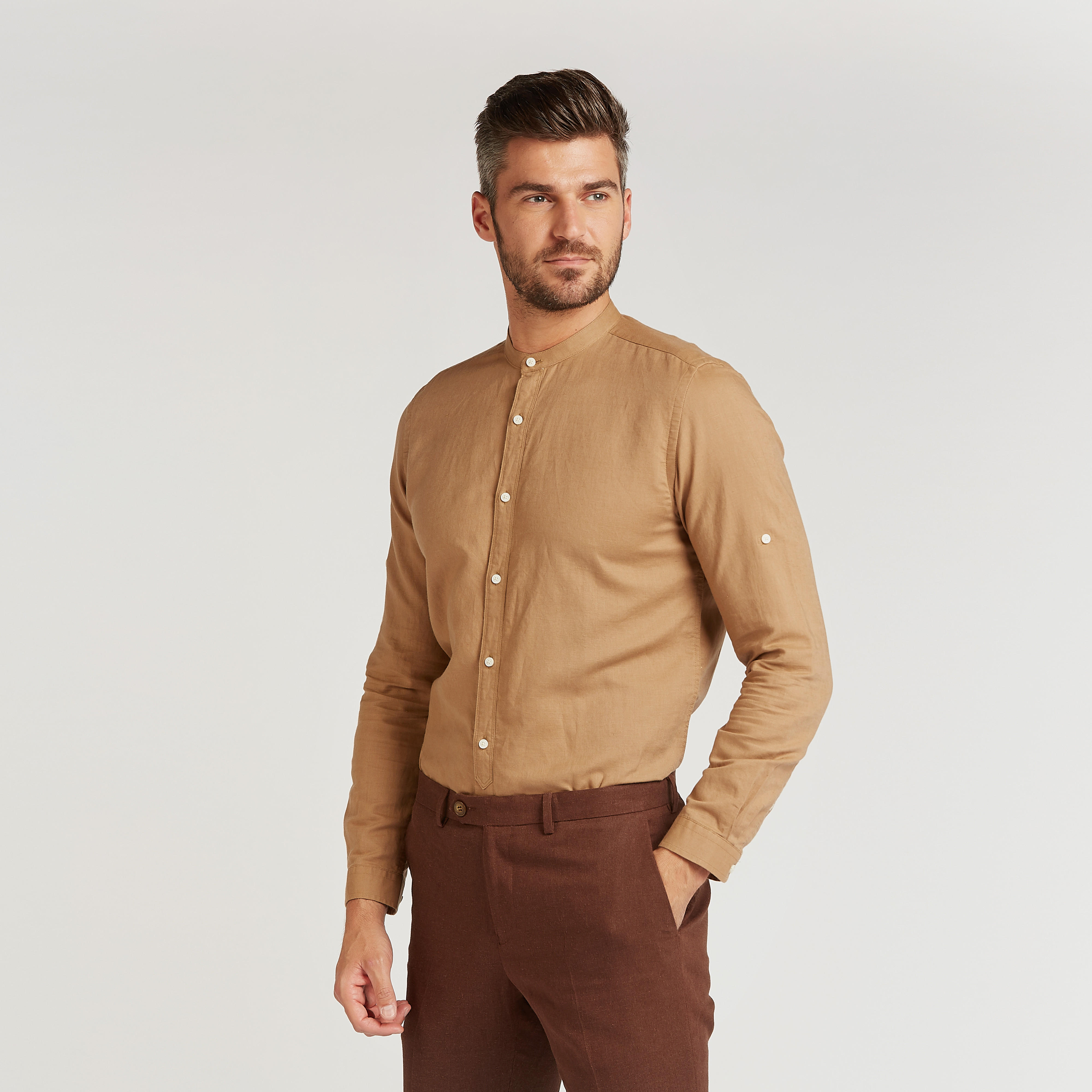 قميص كتّان مستدام سادة بياقة ماندارين وأكمام قصيرة-men-clothing-shirts-image-1