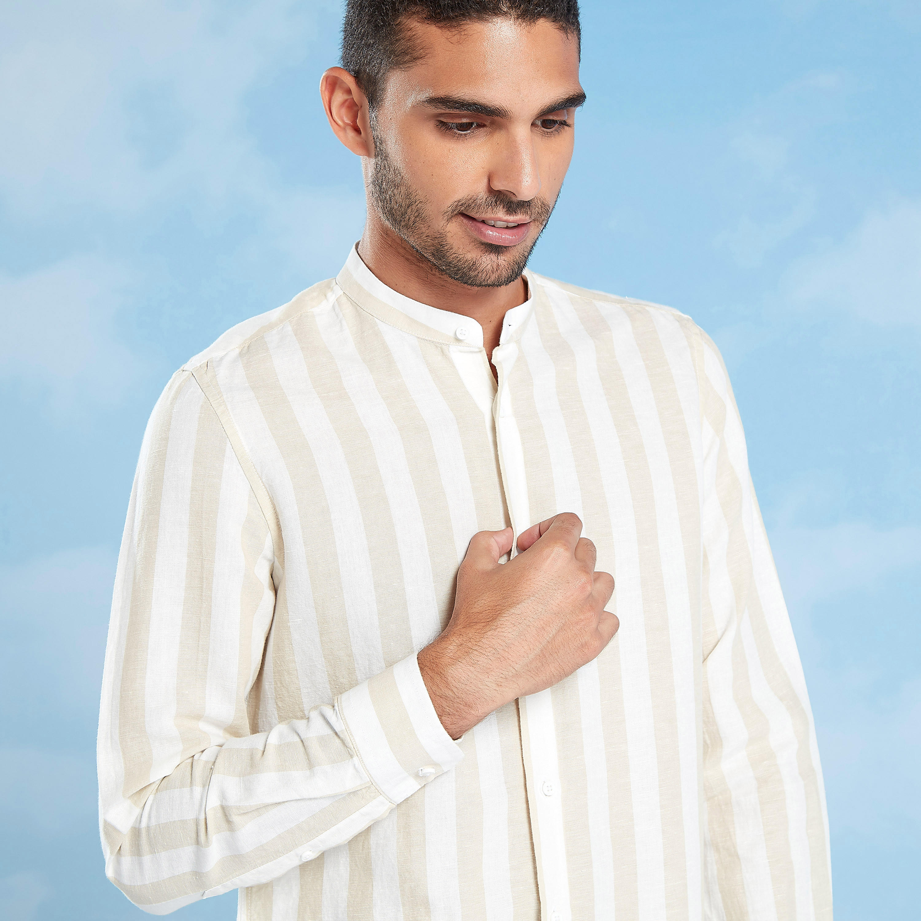 قميص كتّان مستدام مخطط بياقة ماندارين وأكمام قصيرة-men-clothing-shirts-image-3