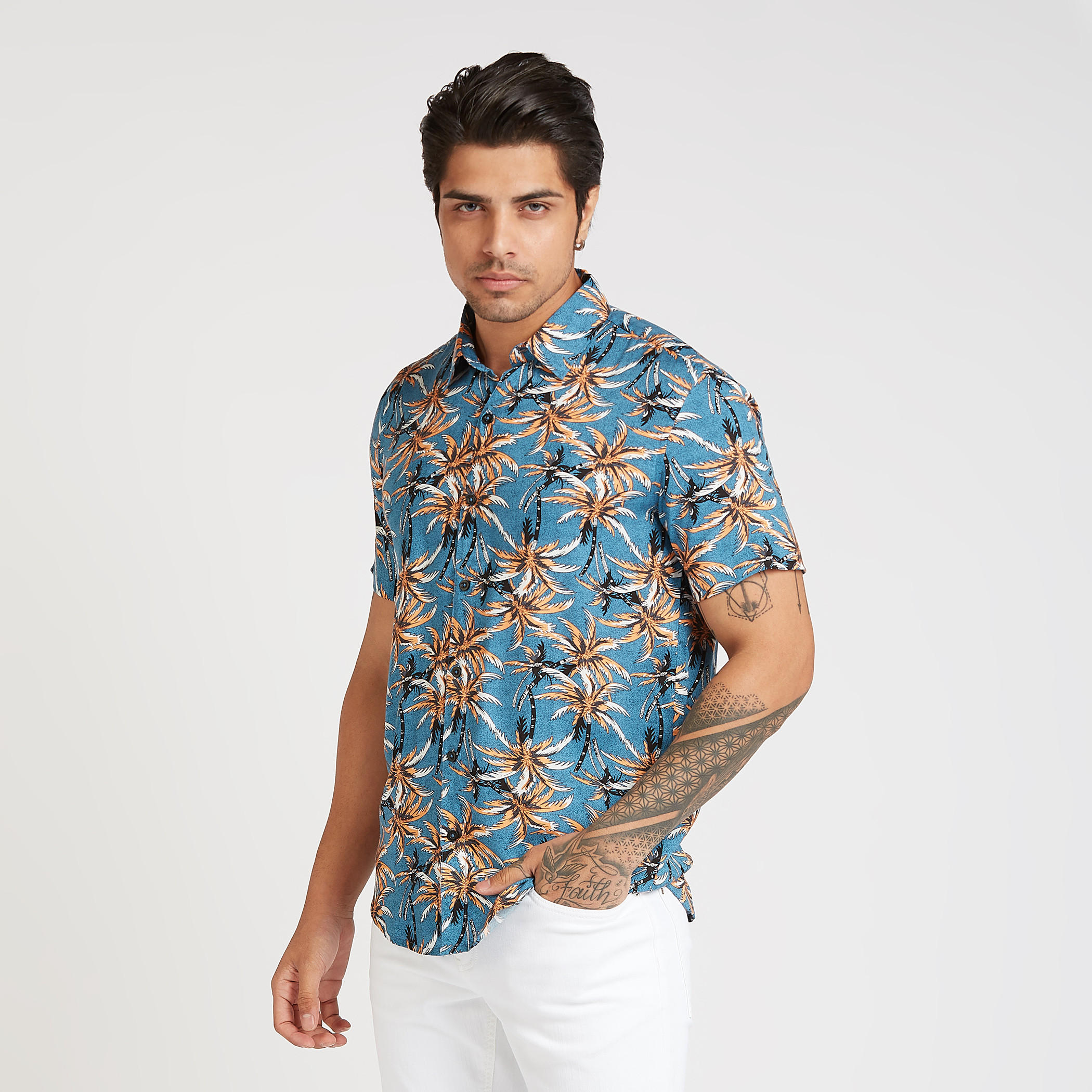 قميص سليم فيت بياقة عاديّة وأكمام قصيرة وطبعات-men-clothing-shirts-image-1