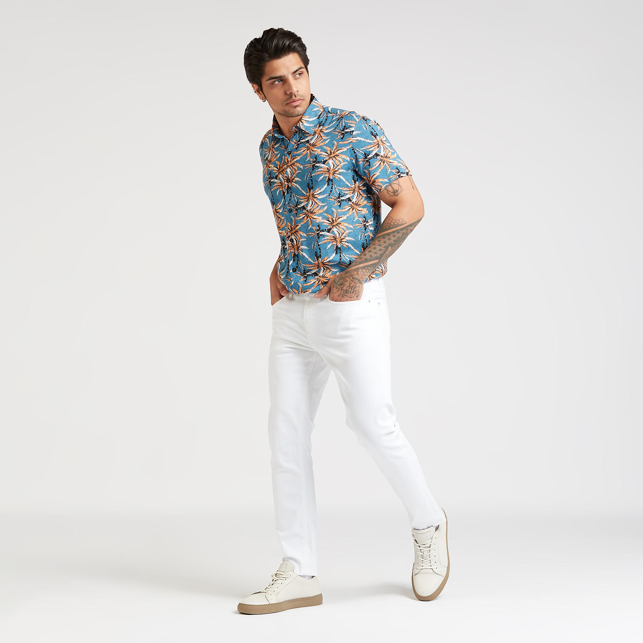 قميص سليم فيت بياقة عاديّة وأكمام قصيرة وطبعات-men-clothing-shirts-image-2