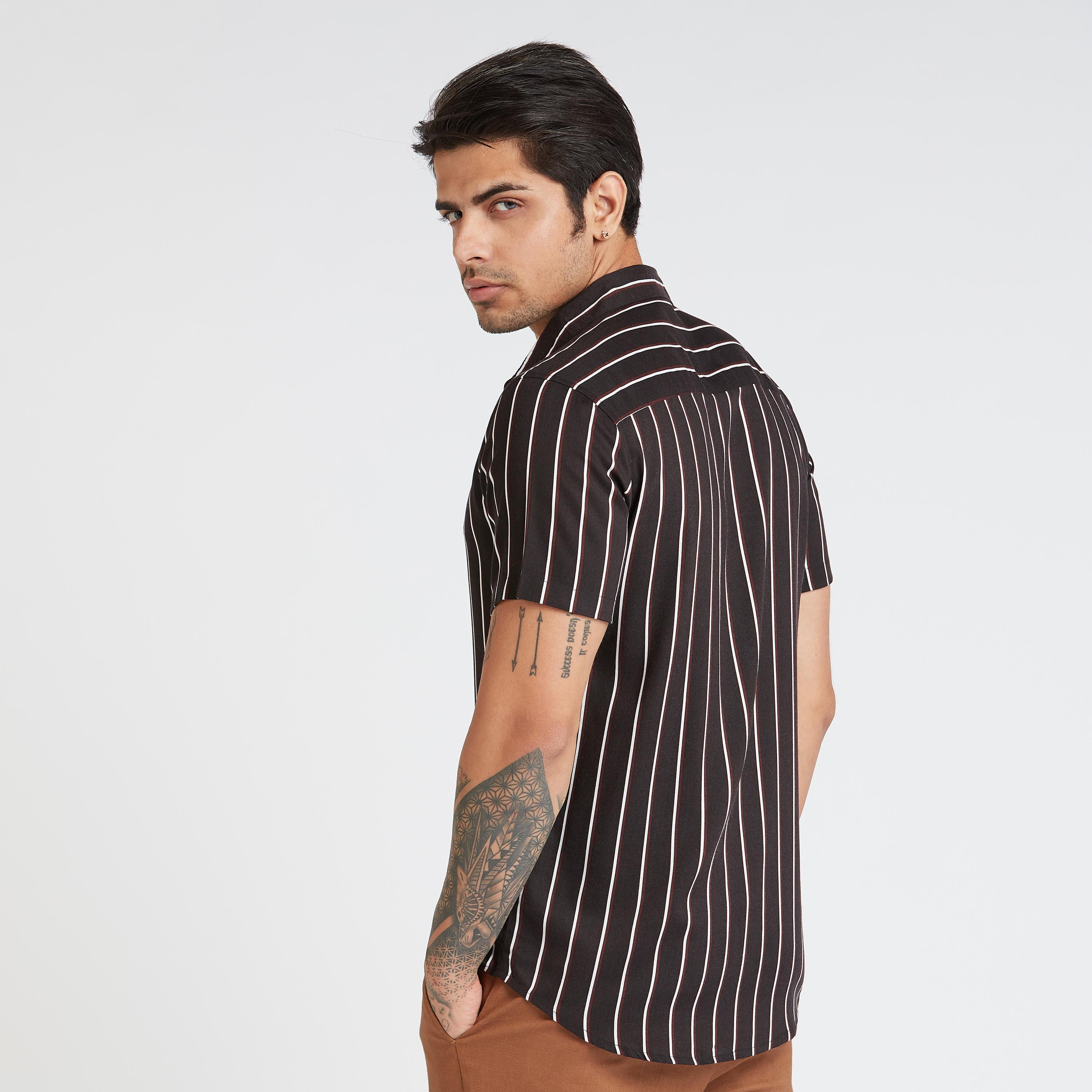 قميص مخطط سليم بياقة عاديّة وأكمام قصيرة-men-clothing-shirts-image-5