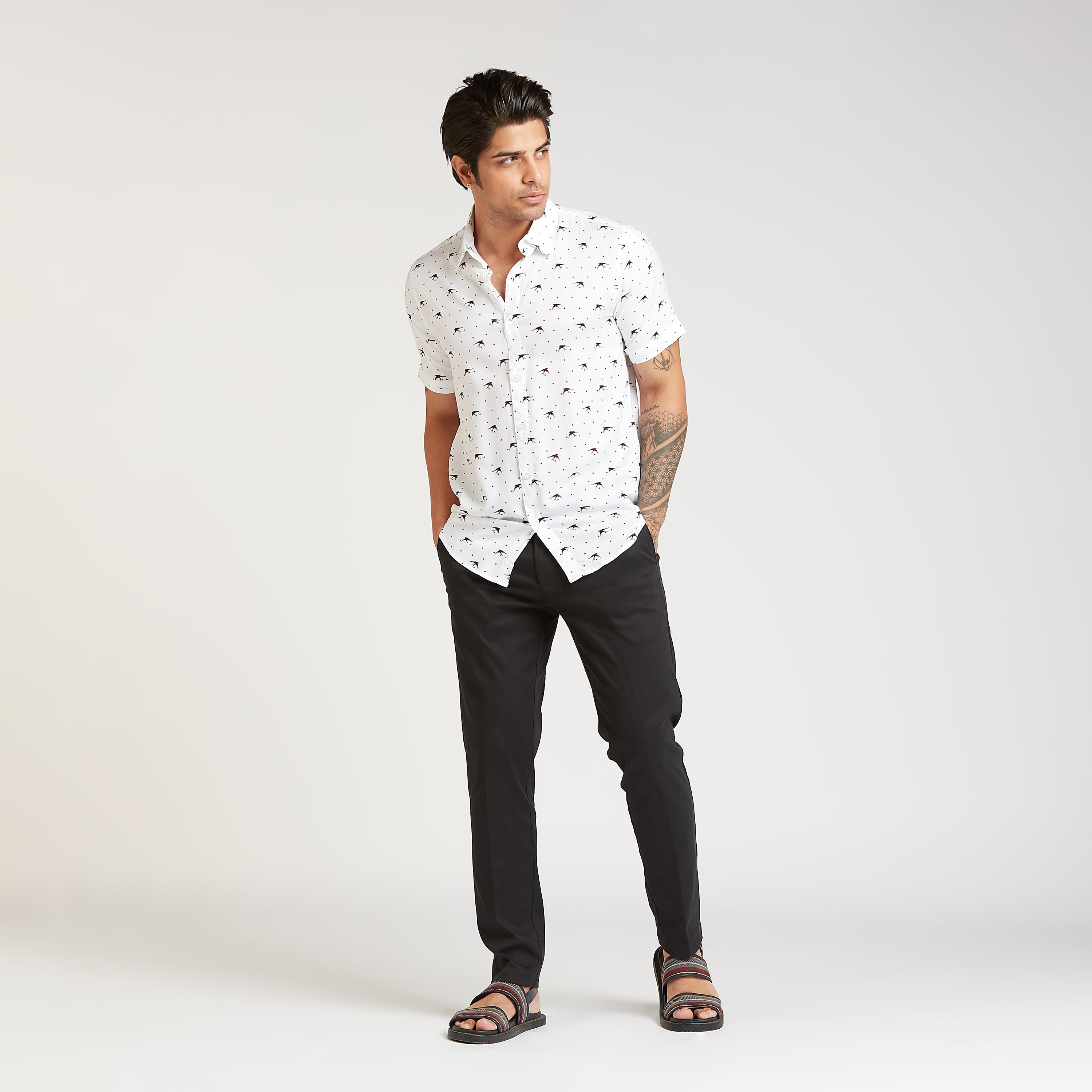 قميص بقصة سليم بياقة عاديّة وأكمام قصيرة وطبعات-men-clothing-shirts-image-2
