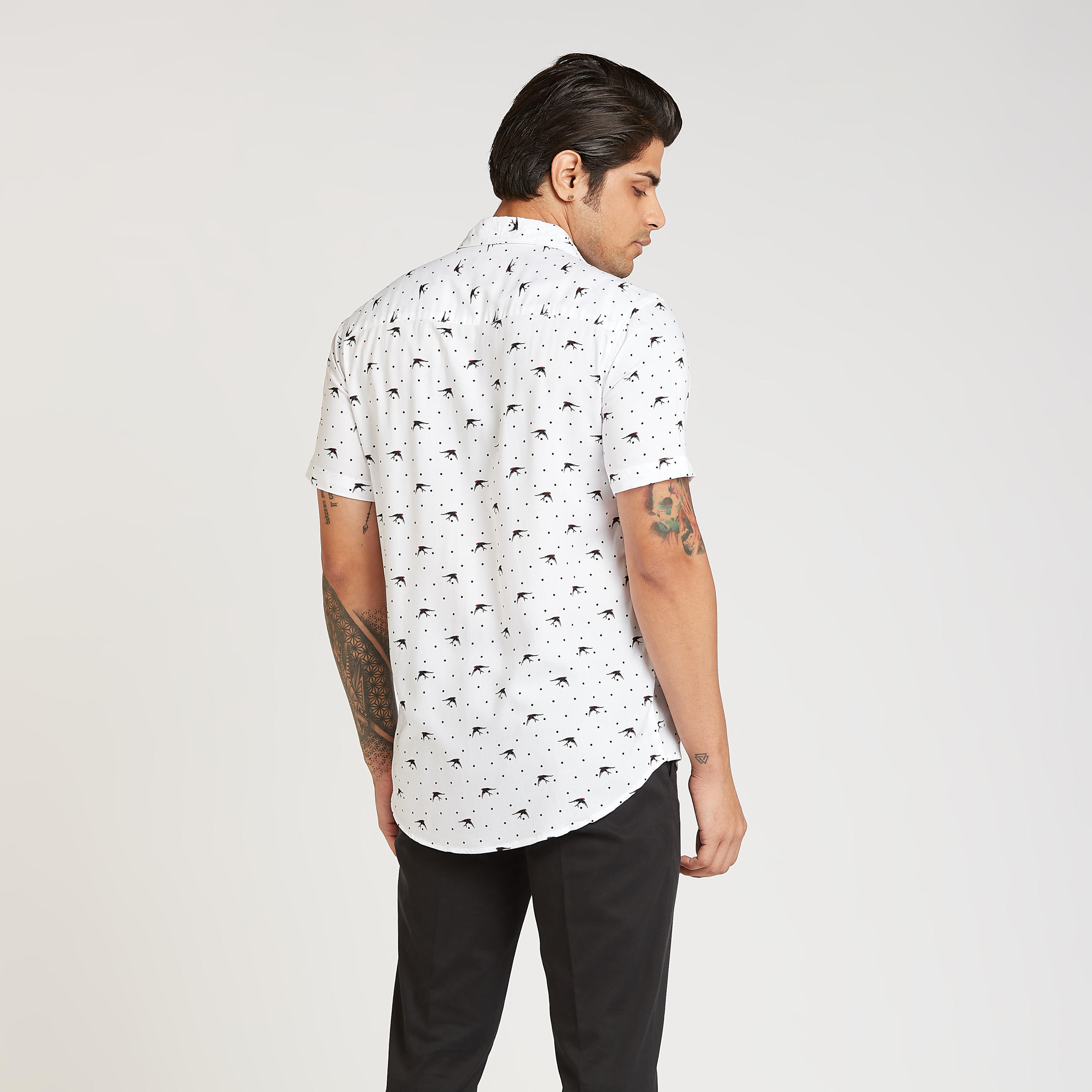قميص بقصة سليم بياقة عاديّة وأكمام قصيرة وطبعات-men-clothing-shirts-image-4