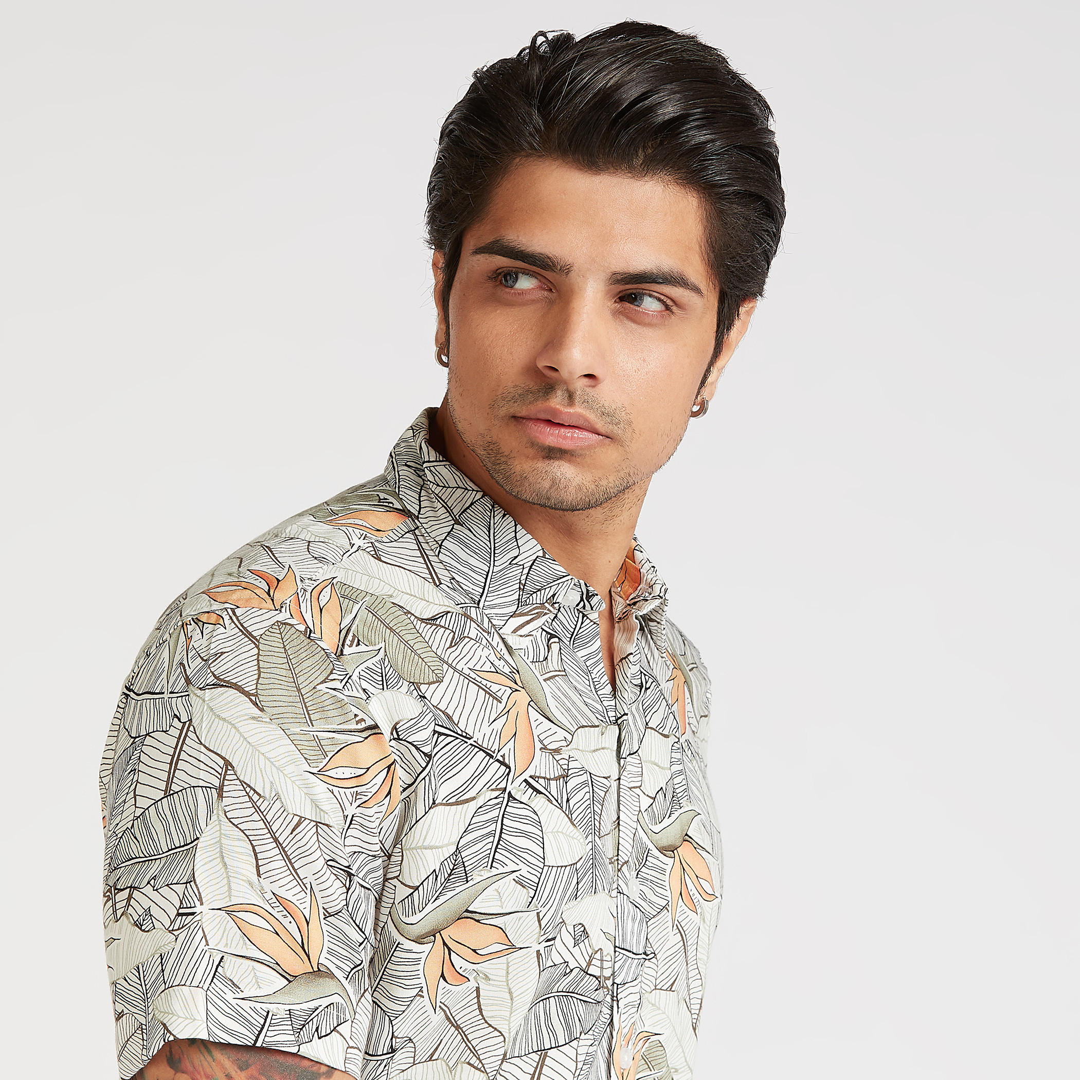 قميص سليم فيت بياقة عاديّة وأكمام قصيرة وطبعات-men-clothing-shirts-image-3