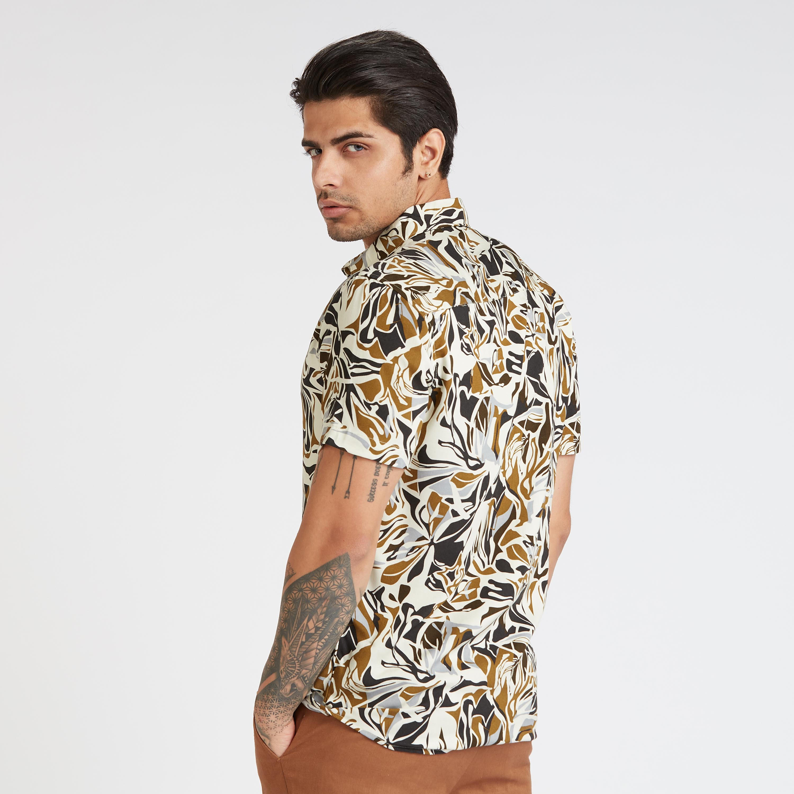 قميص سليم بياقة عاديّة وأكمام قصيرة وطبعات-men-clothing-shirts-image-4